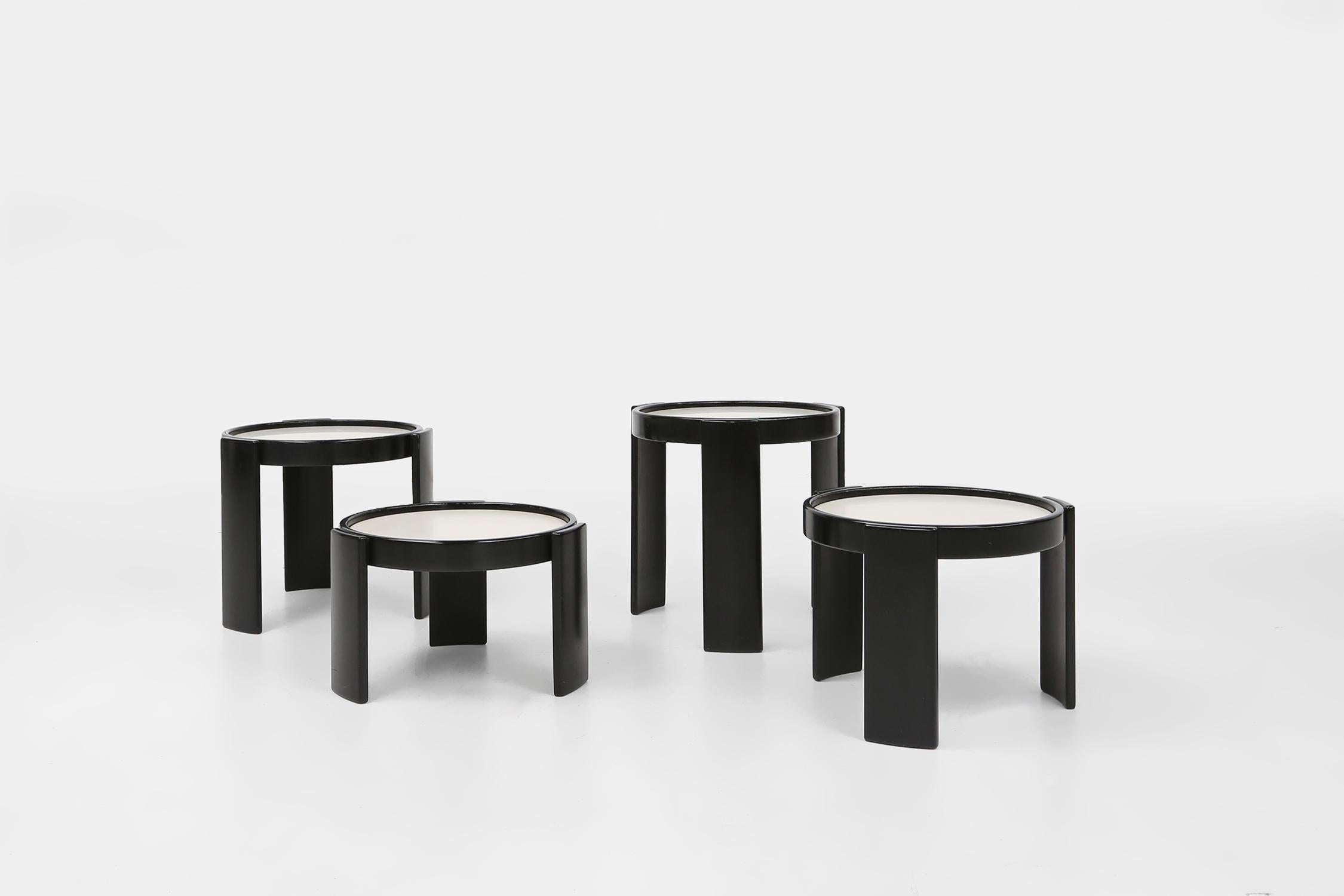 Set reversible nesting tables by Gianfranco Frattini for Cassina, Italy ca. 1960 In Good Condition For Sale In Meulebeke, BE