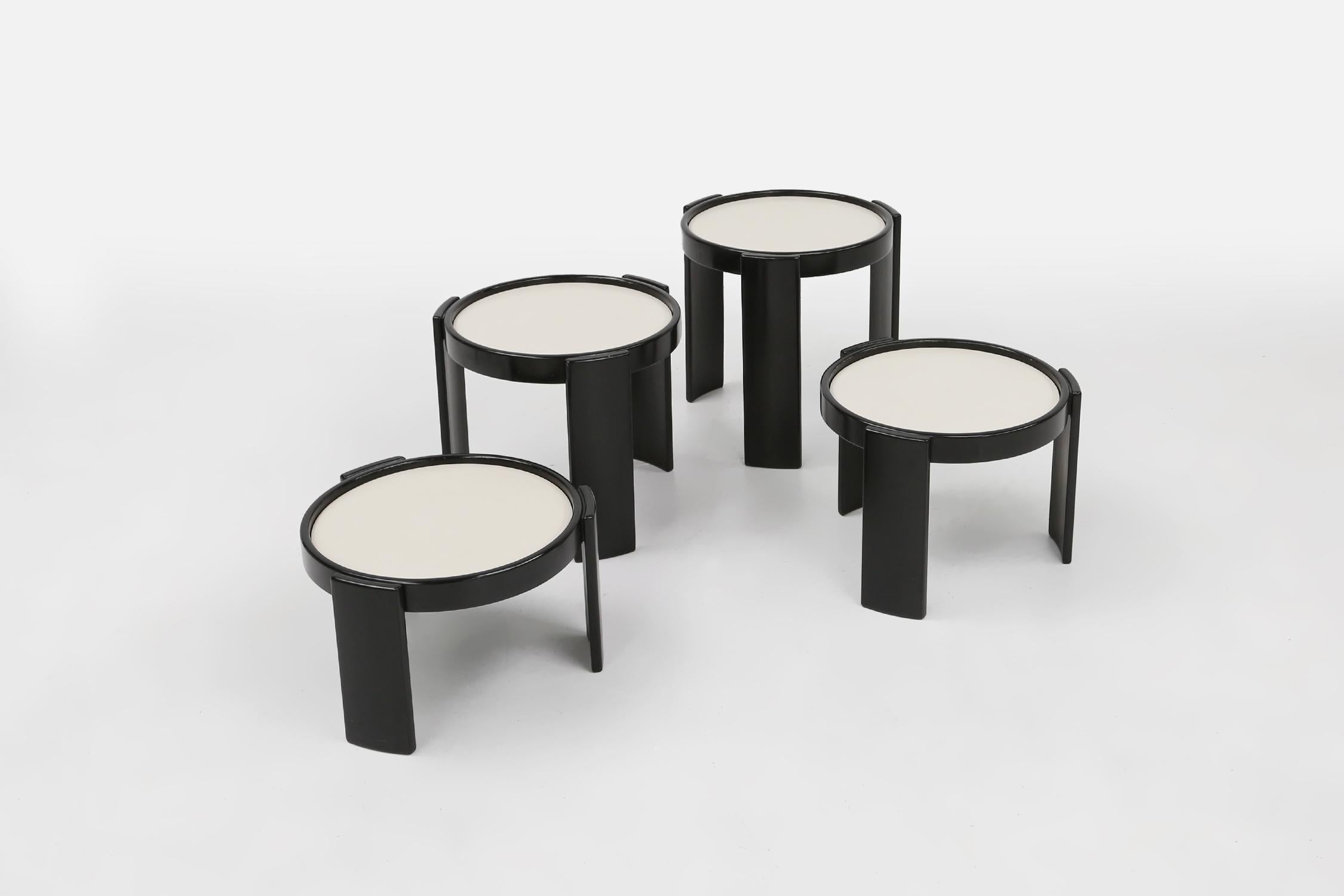 Set reversible nesting tables by Gianfranco Frattini for Cassina, Italy ca. 1960 For Sale 1