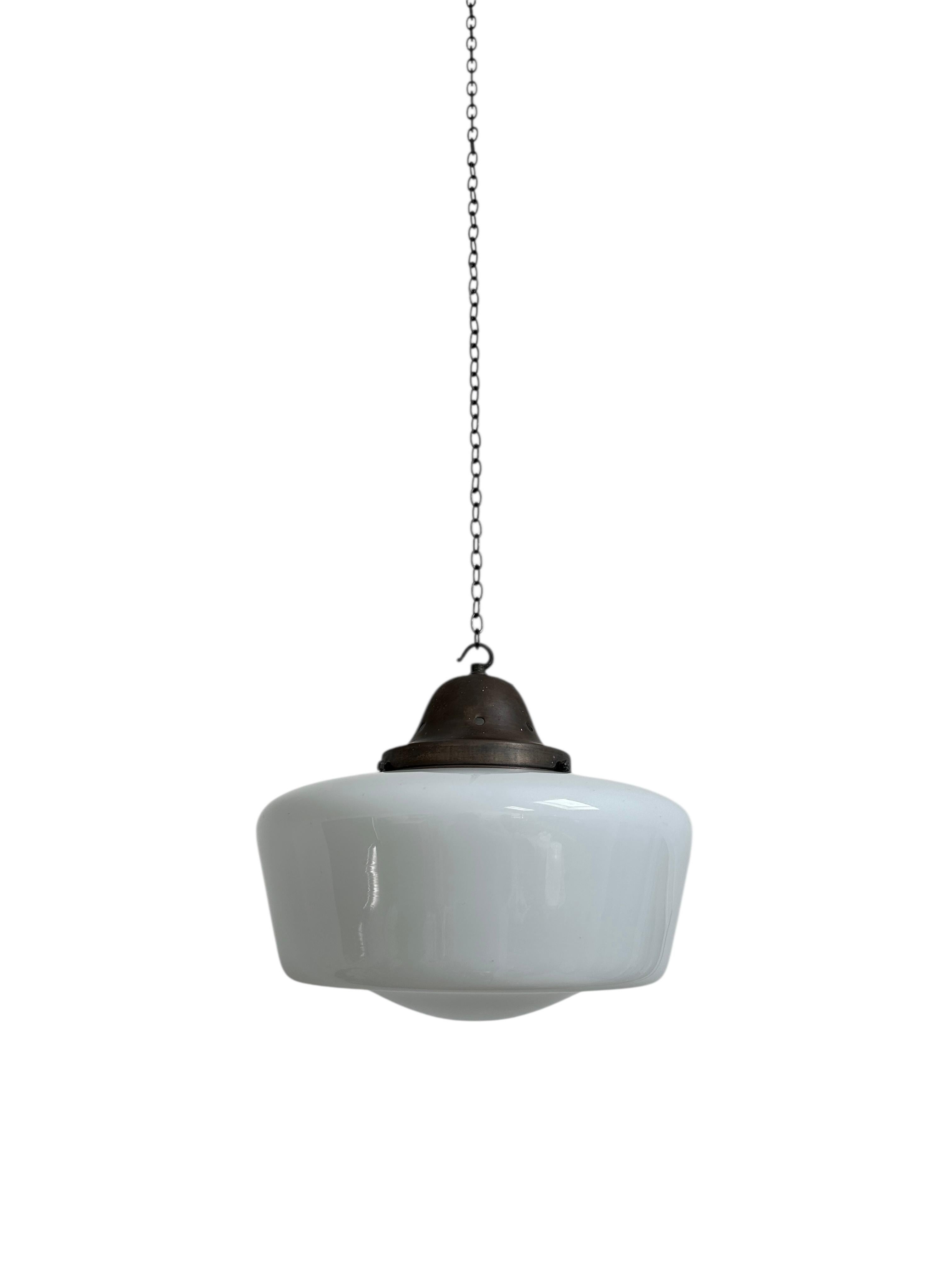 Trio Antique Church Opaline Glass Ceiling Pendants Light By Hailwood & Ackroyd (Britisch) im Angebot