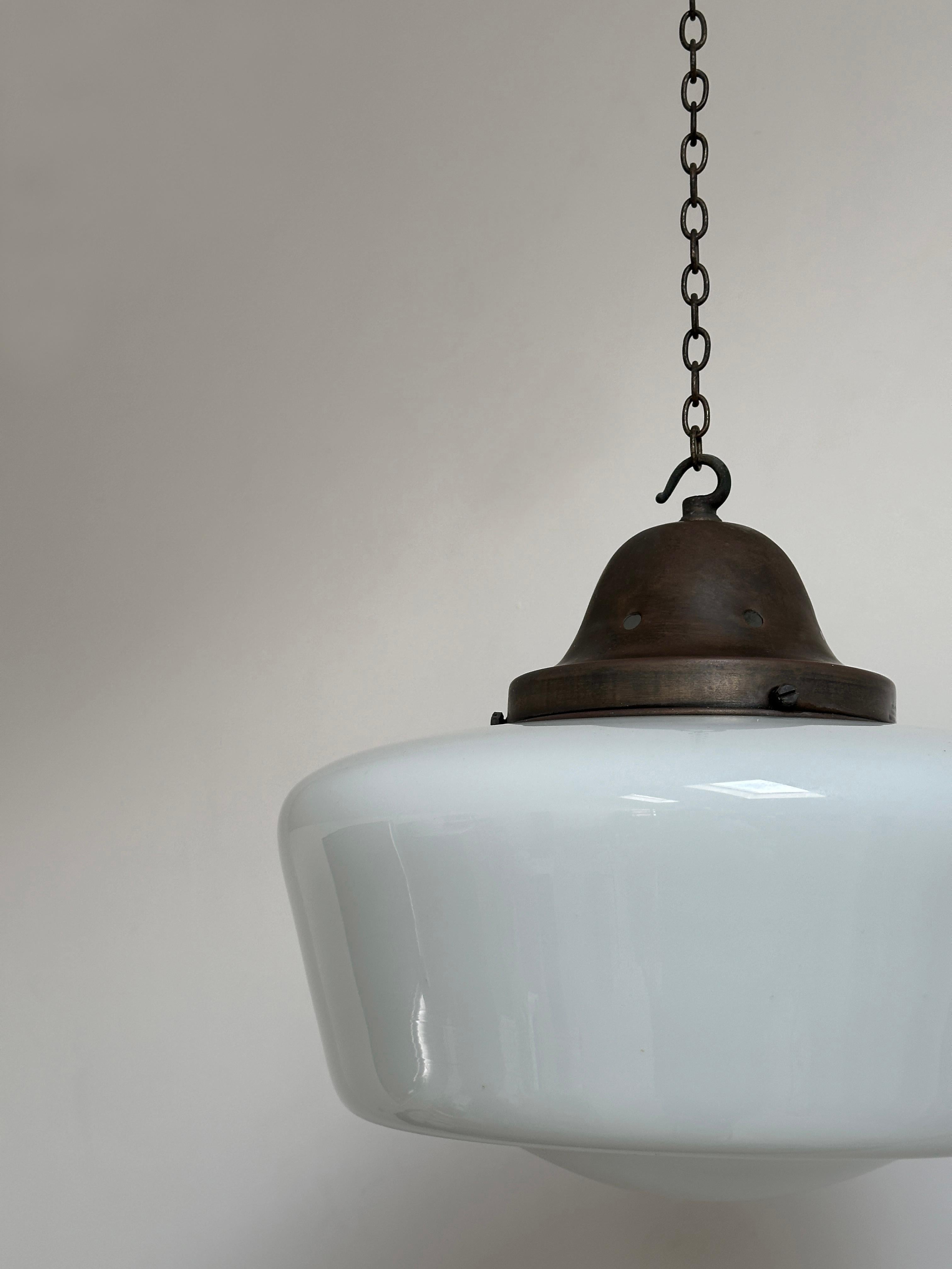 Trio Antique Church Opaline Glass Ceiling Pendants Light By Hailwood & Ackroyd (20. Jahrhundert) im Angebot