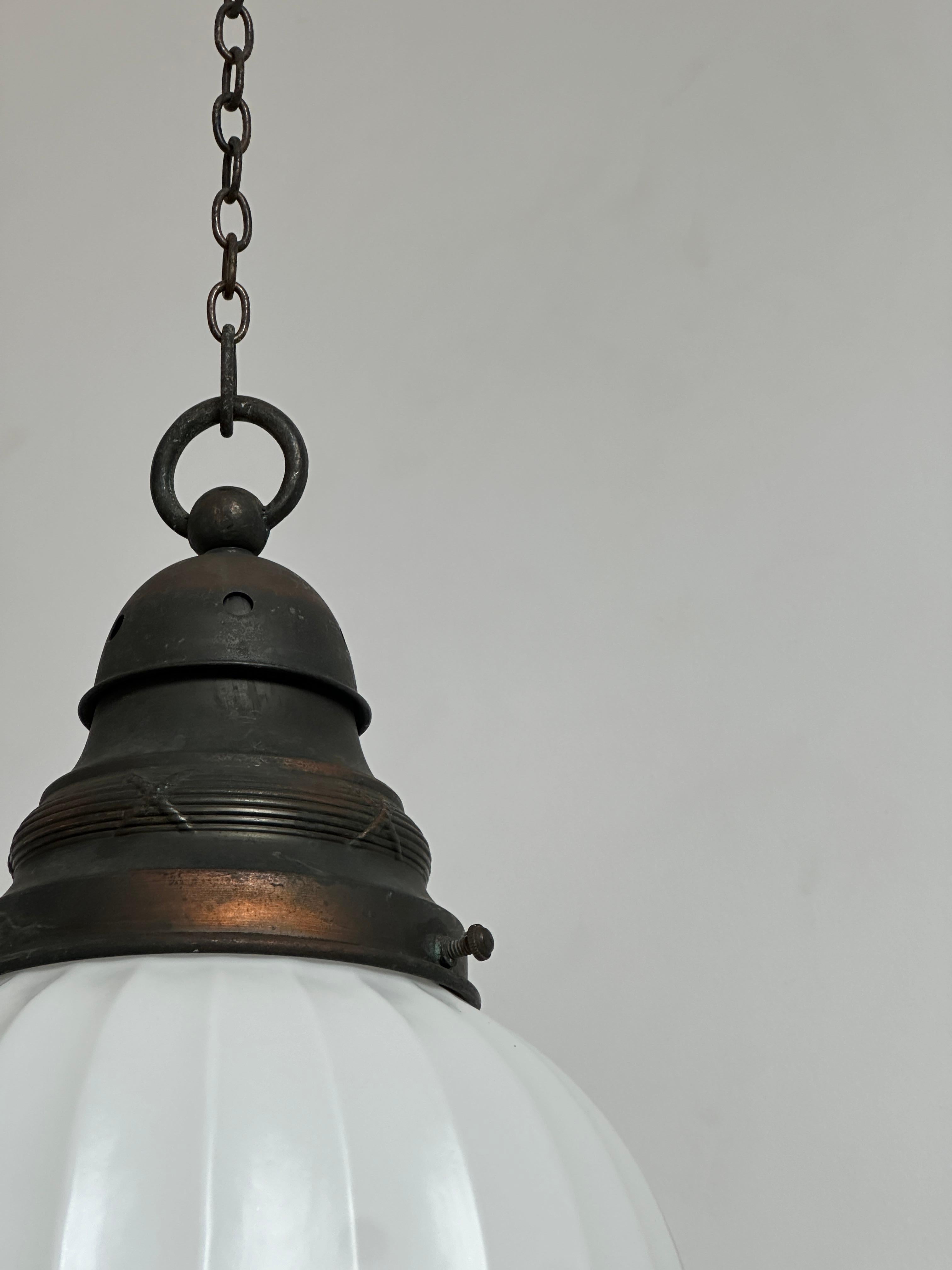 Set Run Antique Vintage Church Opaline Milk Glass Ceiling Pendant Light Lamp (20. Jahrhundert) im Angebot