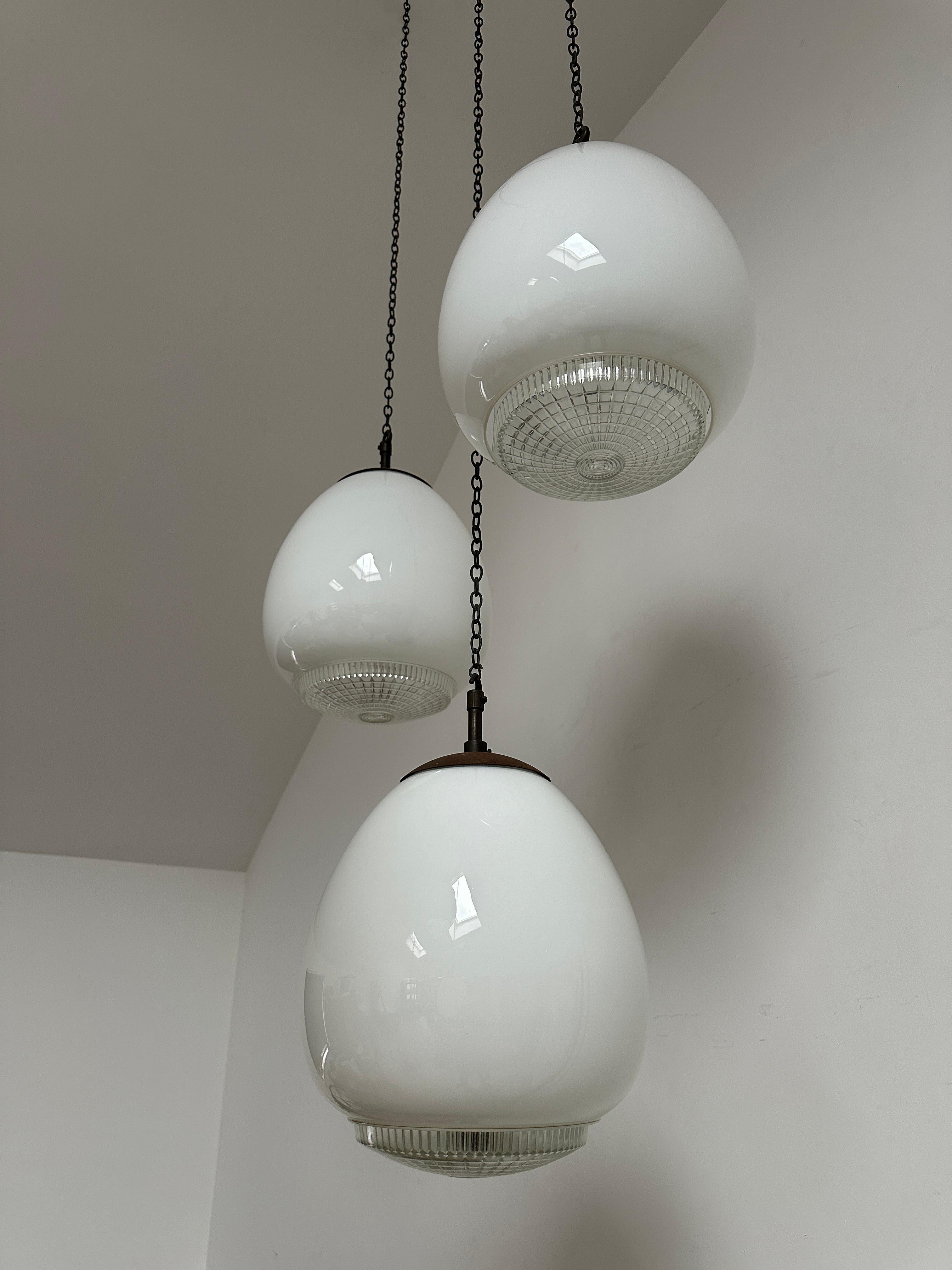 Set Run Antique Vintage Diffused Tulip Opaline Milk Glass Ceiling Pendant Light For Sale 2