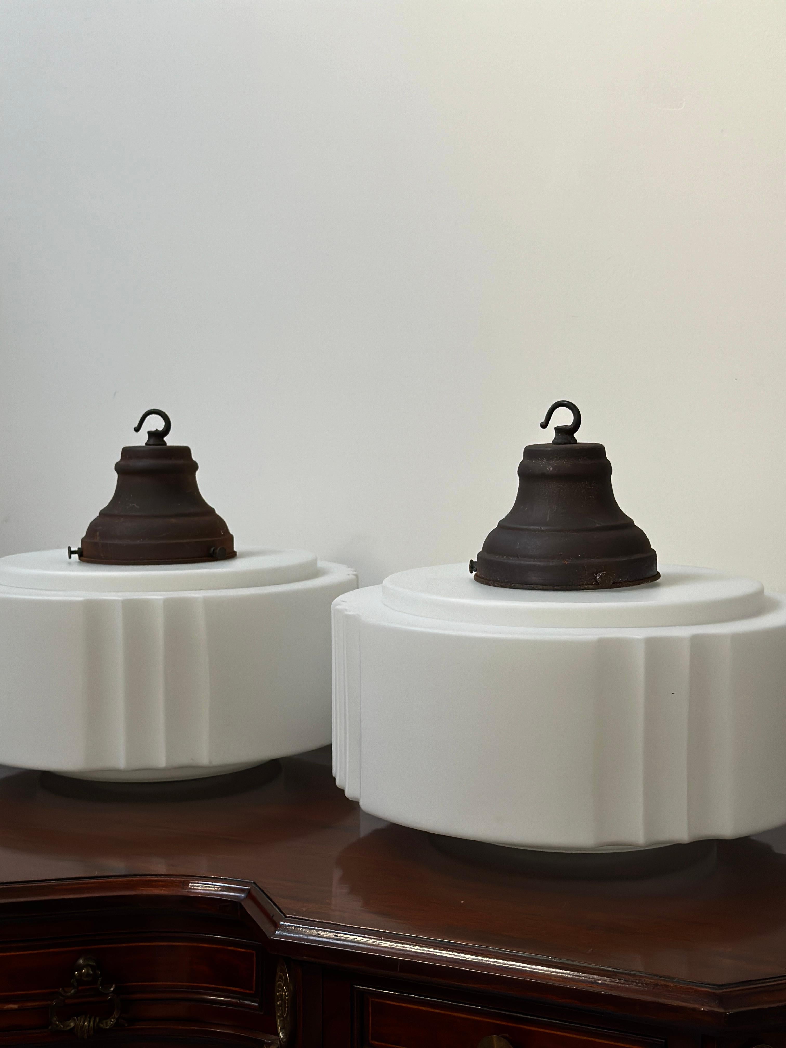 Set Run Vintage Antiguo Inglés Iglesia Opalina Leche Vidrio Colgante de Techo Light en venta 2