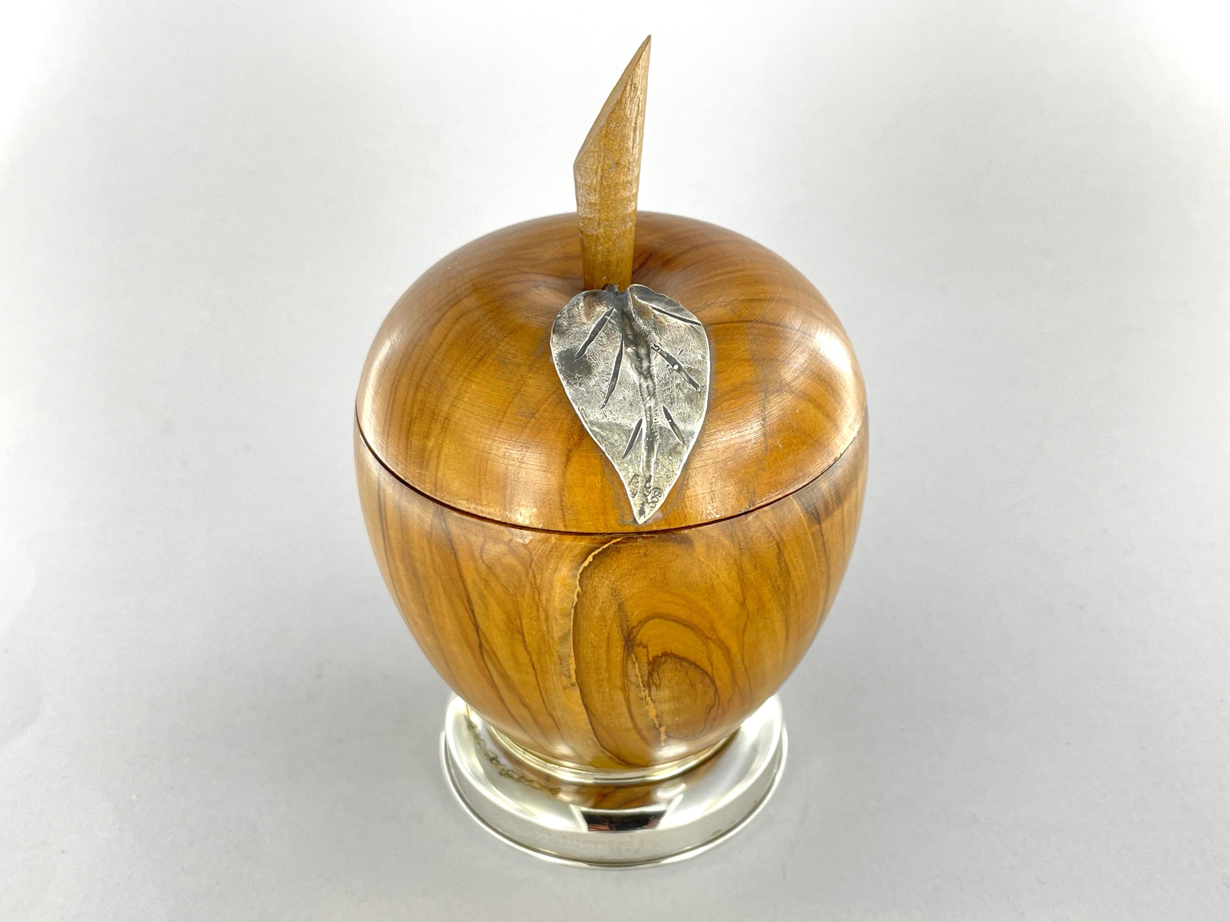 Salt Pepper set and small snack container made of olive wood and silver 800 For Sale 5
