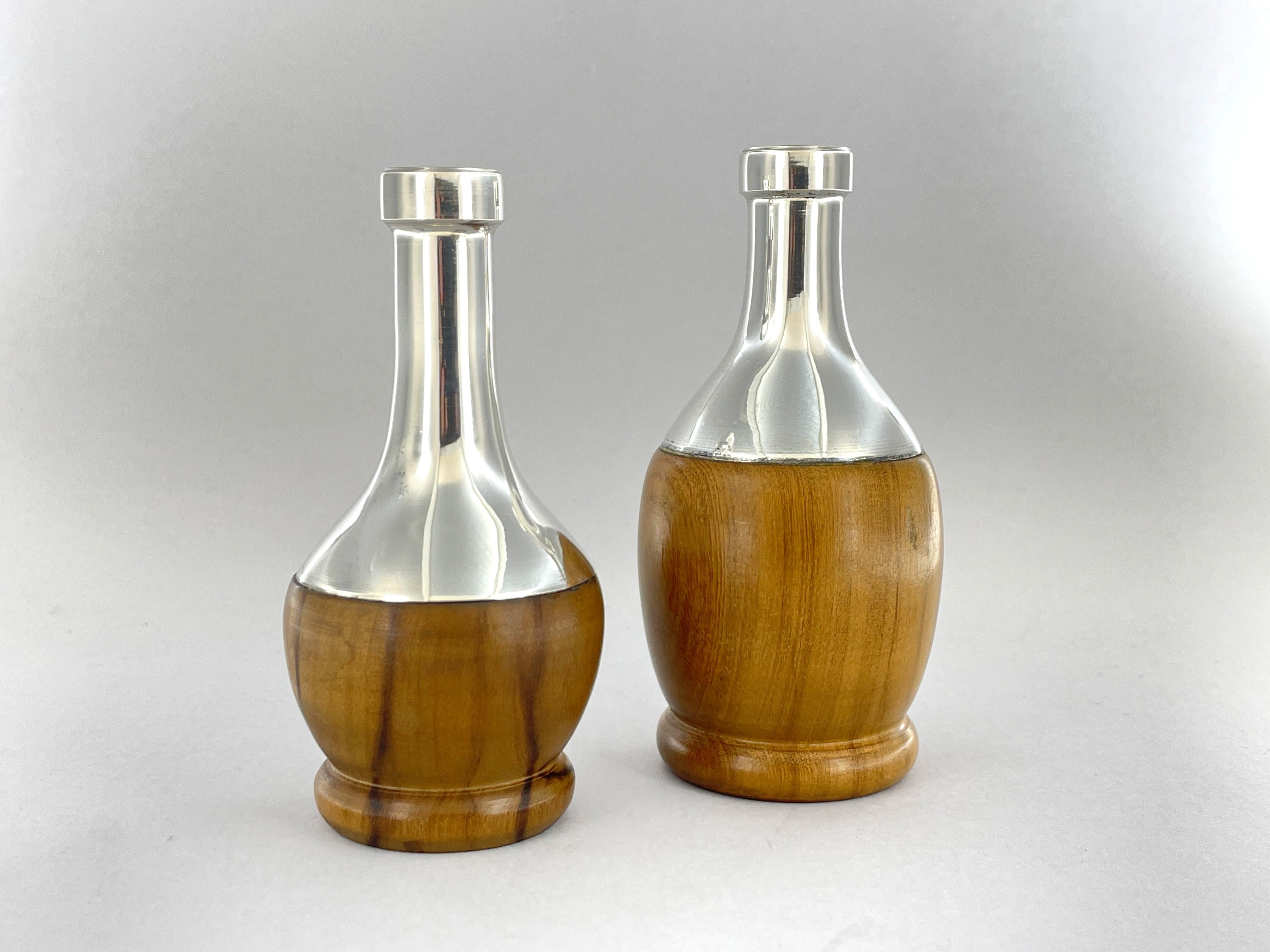 Contemporary Salt Pepper set and small snack container made of olive wood and silver 800 For Sale