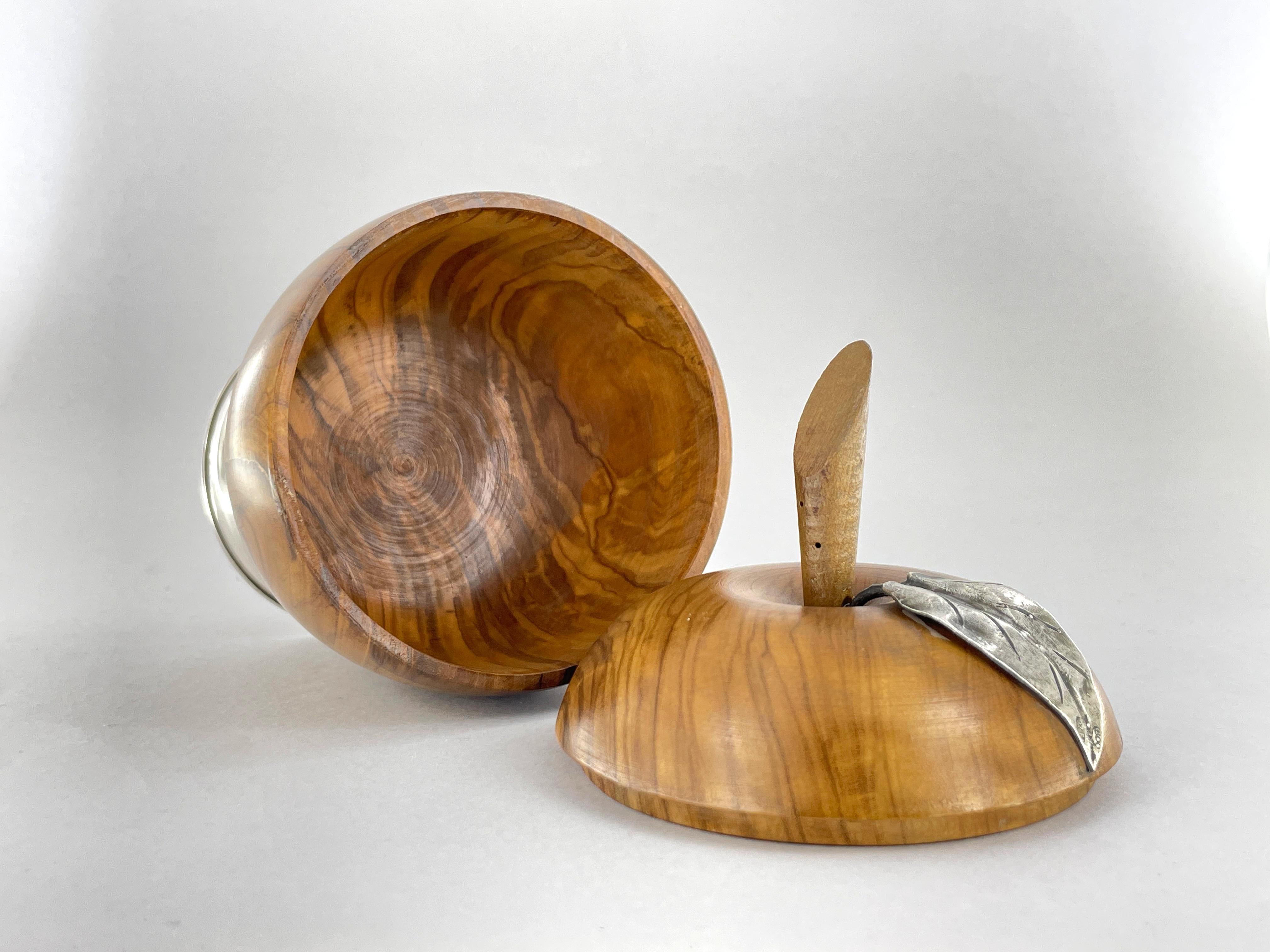 Salt Pepper set and small snack container made of olive wood and silver 800 For Sale 1