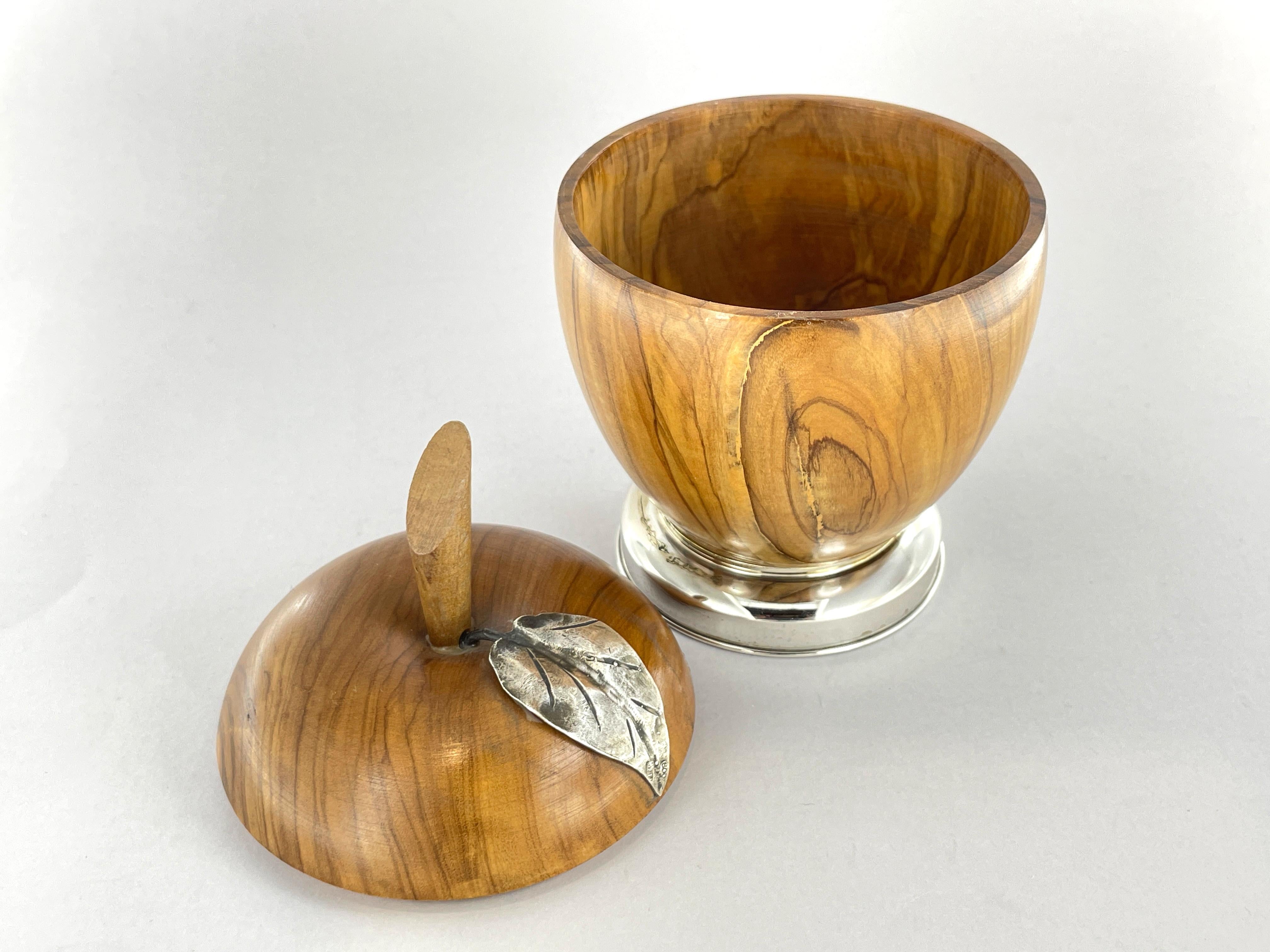 Salt Pepper set and small snack container made of olive wood and silver 800 For Sale 4