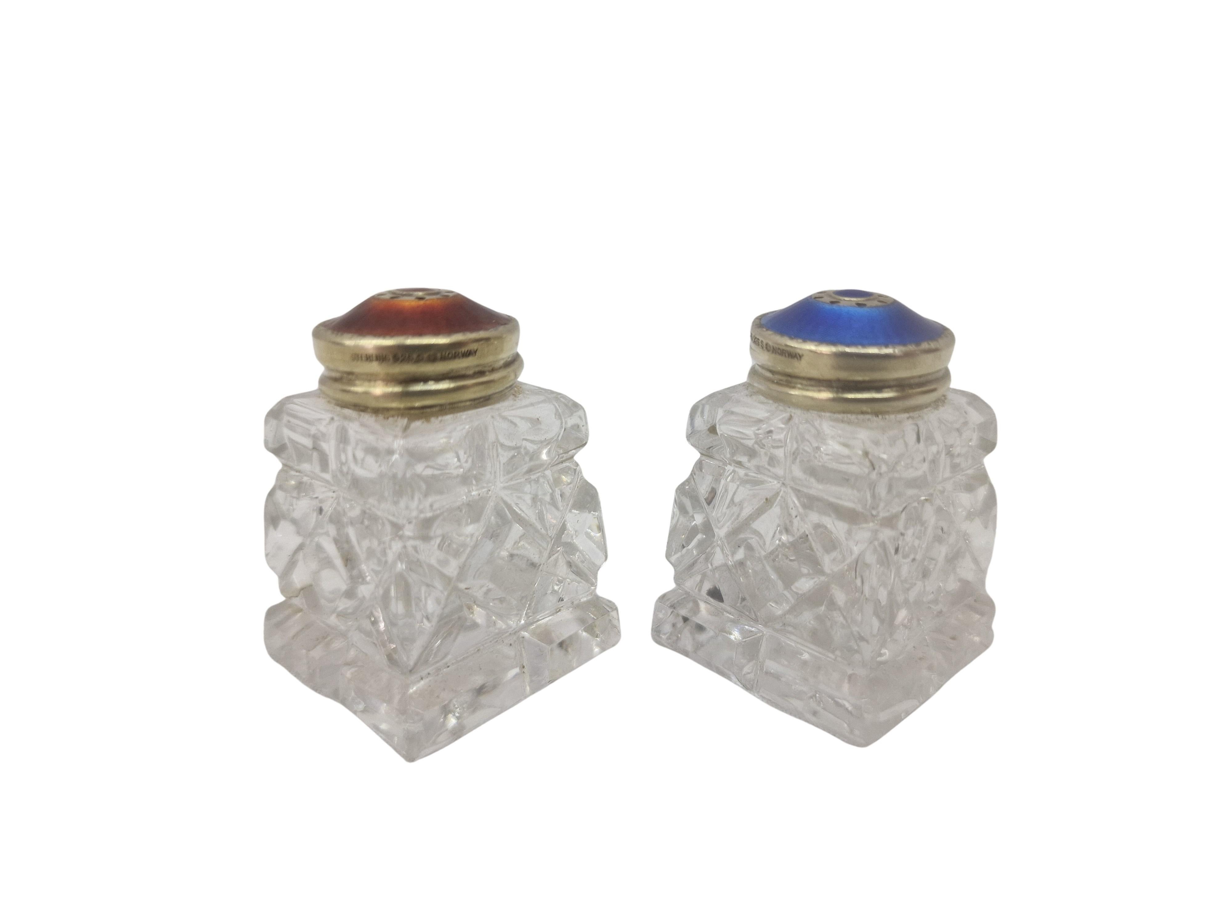 Set Salt and Pepper Sterling Silver gilt guilloche enamel, Art Deco 1920s Norway In Good Condition For Sale In Wien, AT