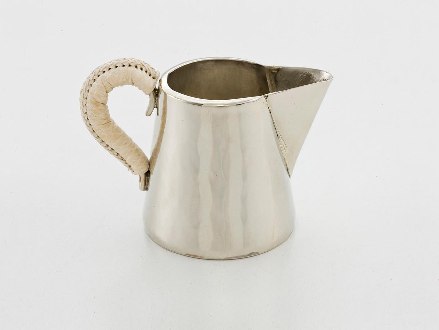Set Salta Tetera de Cuero,  Crema y azúcar  Alpaca Plata y Cuero Argentino en venta