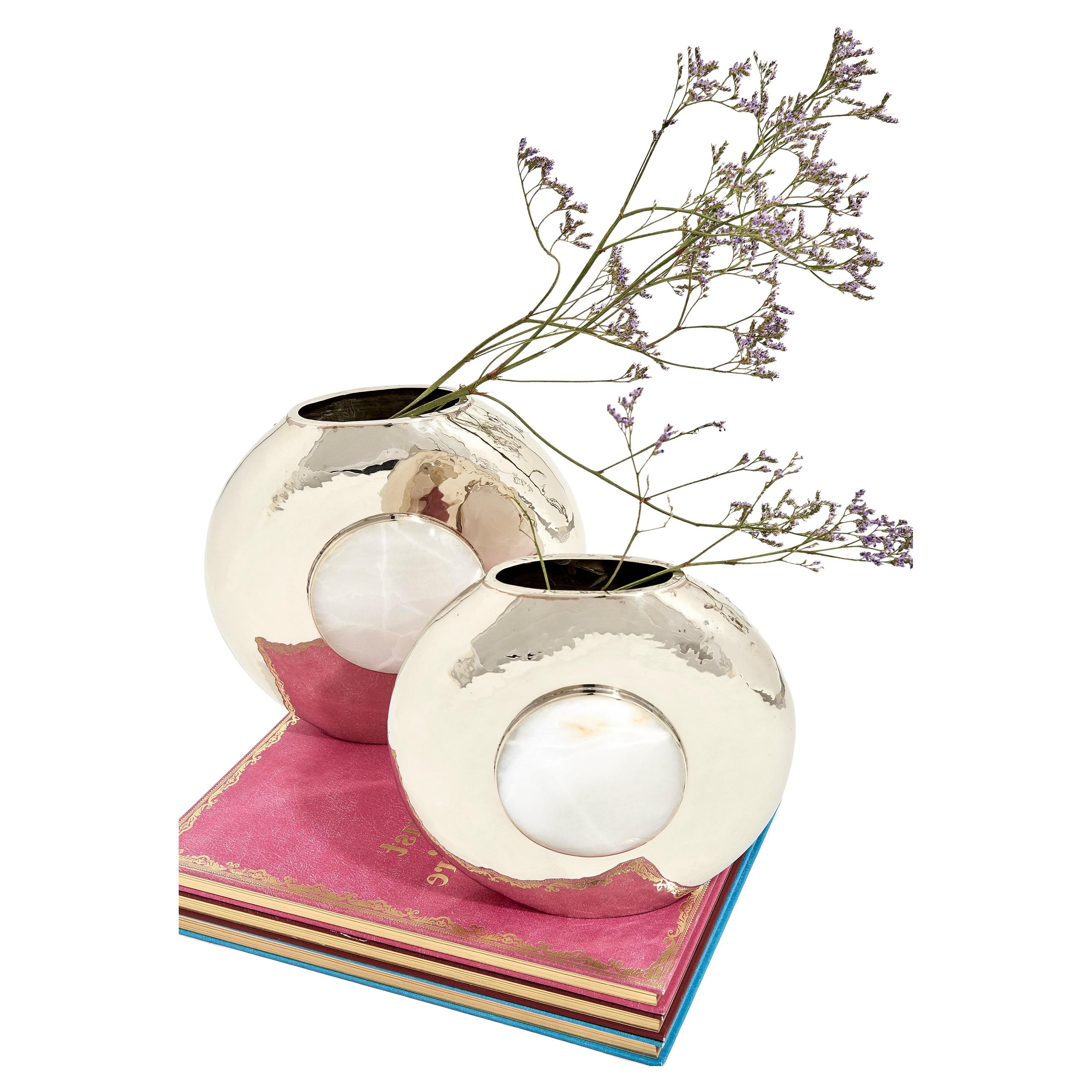 Set Salta Round Medium & Large Flower Vases, Alpaca Silver & Cream Onyx Stone For Sale