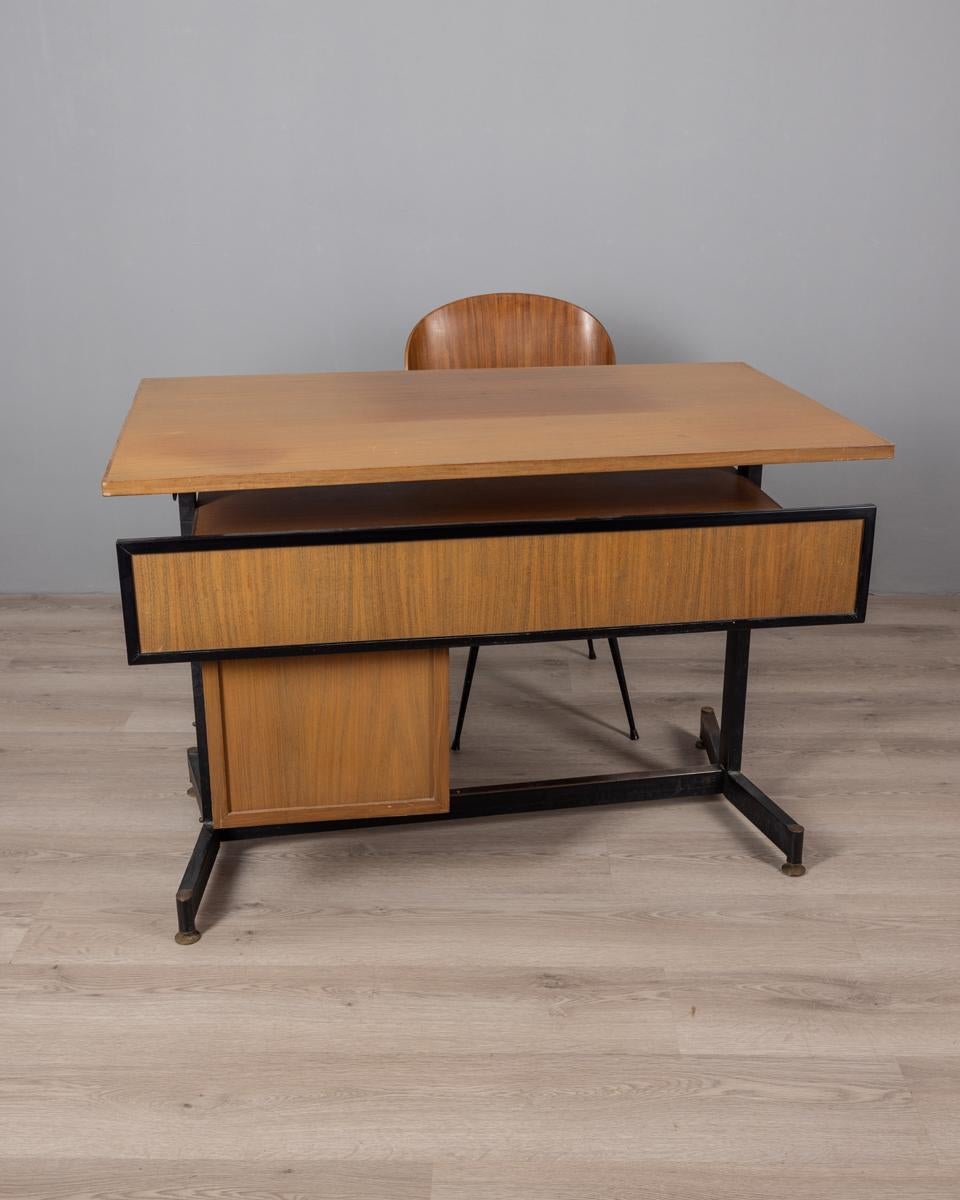 Mid-Century moderno Set scrivania e sedia vintage anni 60 in legno design Italiano in vendita
