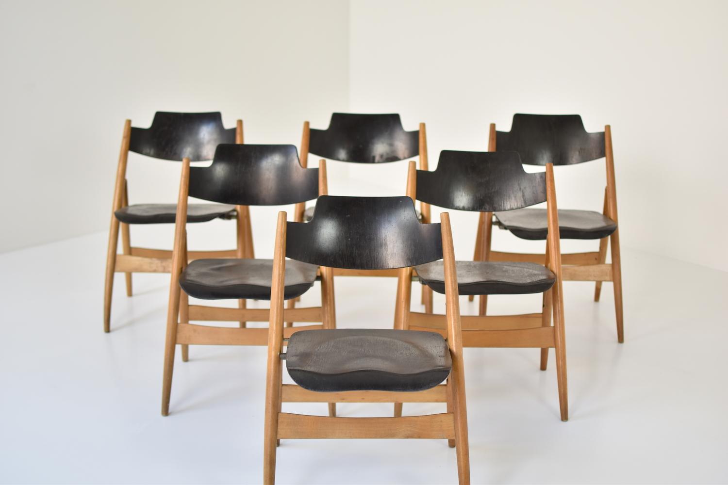 Stunning set SE18 dining chairs by Egon Eiermann for Wilde & Spieth, Germany 1952. This set is crafted from solid natural beechwood, seating and backrest of dark stained beechwood veneer and multi-layered beech veneer. Visible signs of age and wear,