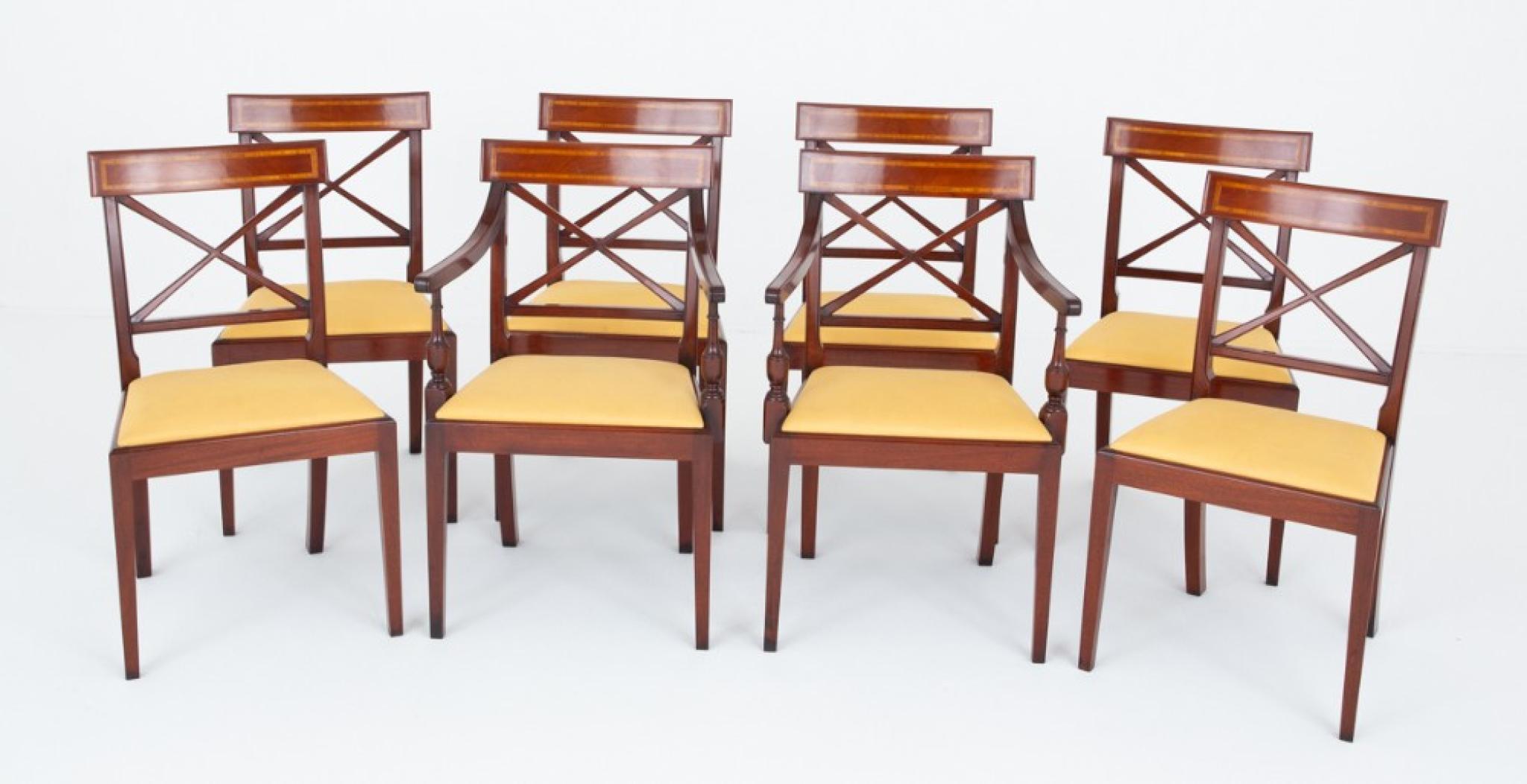 8 chaises de salle à manger en acajou de style néo-zélandais
Ces chaises reposent sur des pieds effilés
Circa 1920
Les bras des sculpteurs sont soutenus par des montants tournés.
Les fauteuils sont équipés d'une assise relevable
Si vous cherchez un