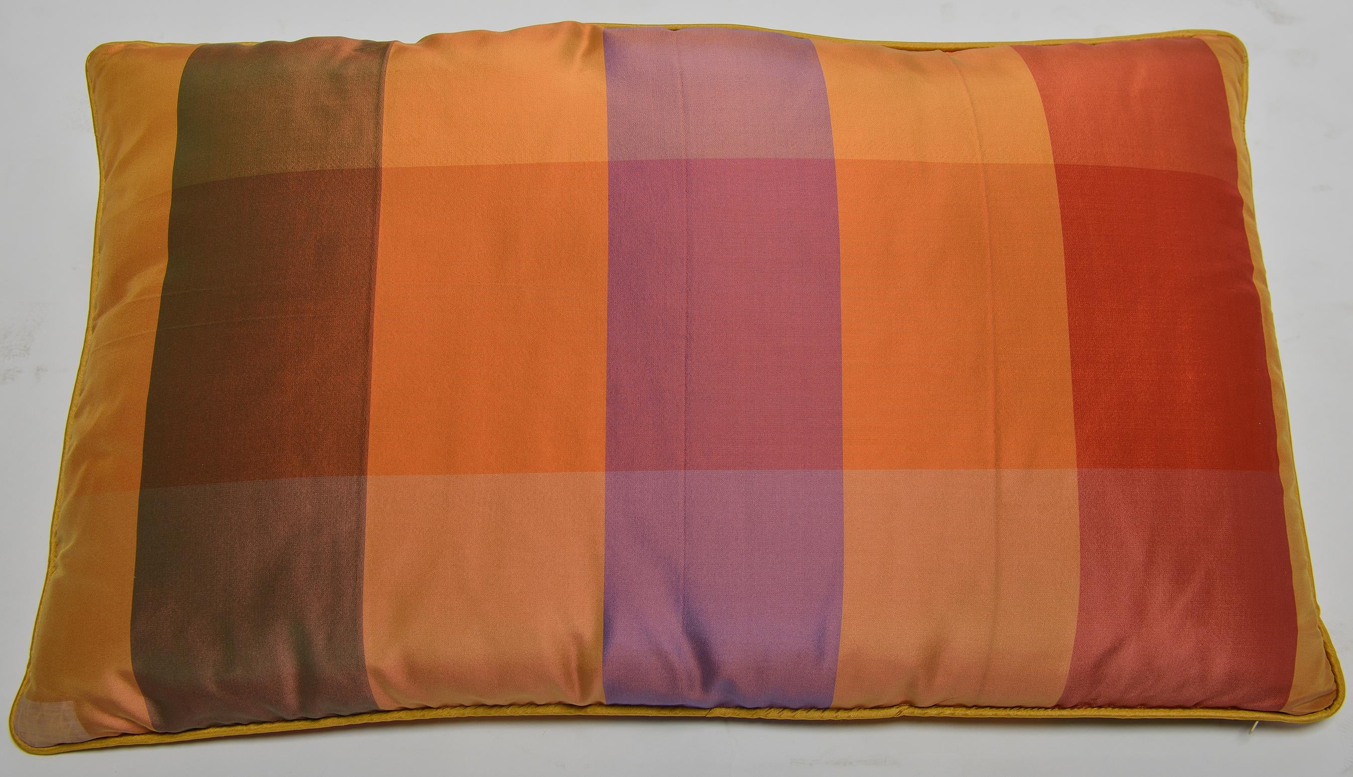 Silk Set Large Elegant and Modern Italian Pillows In Excellent Condition For Sale In Alessandria, Piemonte