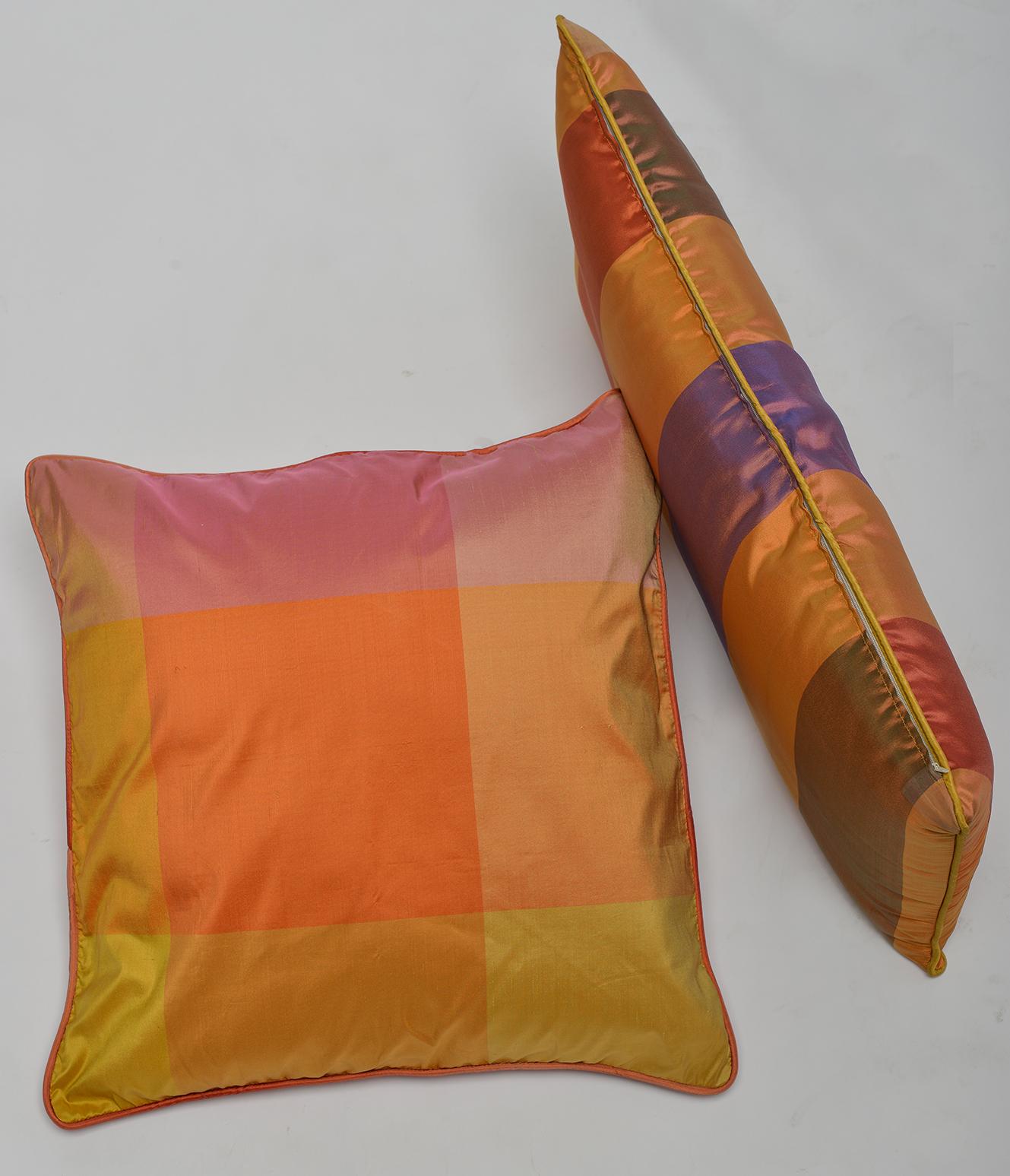 Silk Set Large Elegant and Modern Italian Pillows For Sale 2