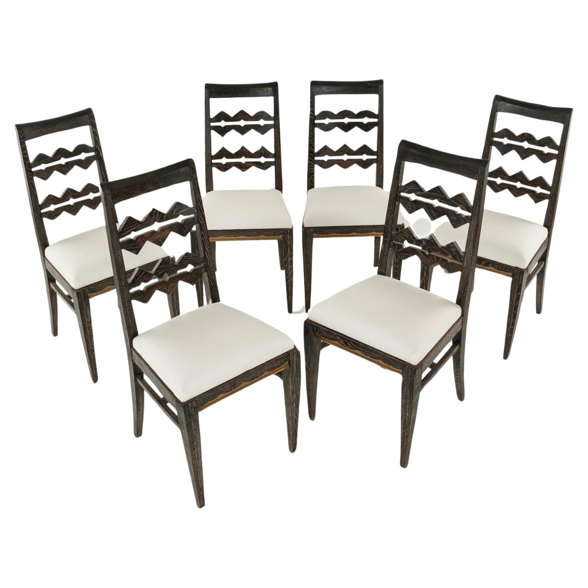 Ensemble de six chaises de salle à manger en chêne cérusé et laiton des années 1940