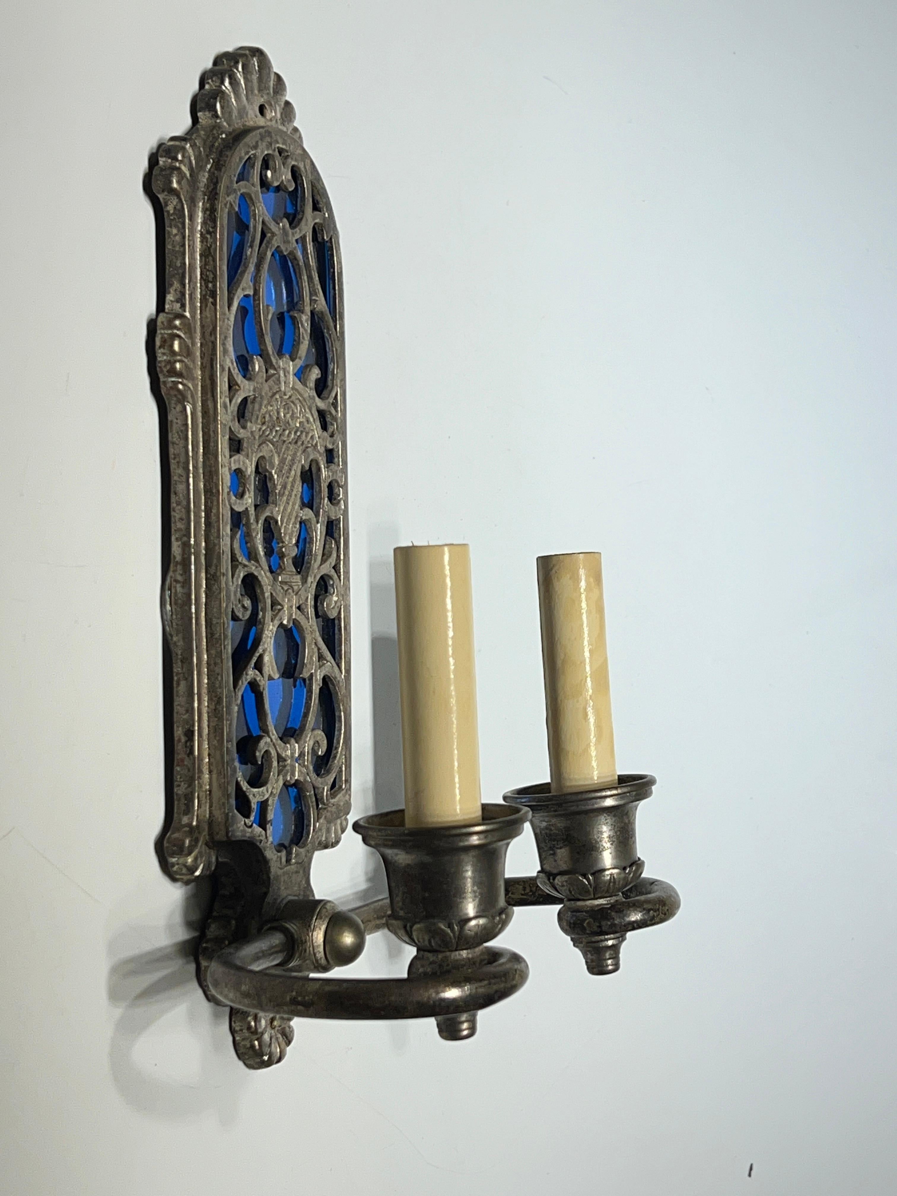 Américain Ensemble de six (6) appliques à deux lumières argentées de style Renaissance en vente