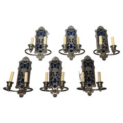 Ensemble de six (6) appliques à deux lumières argentées de style Renaissance