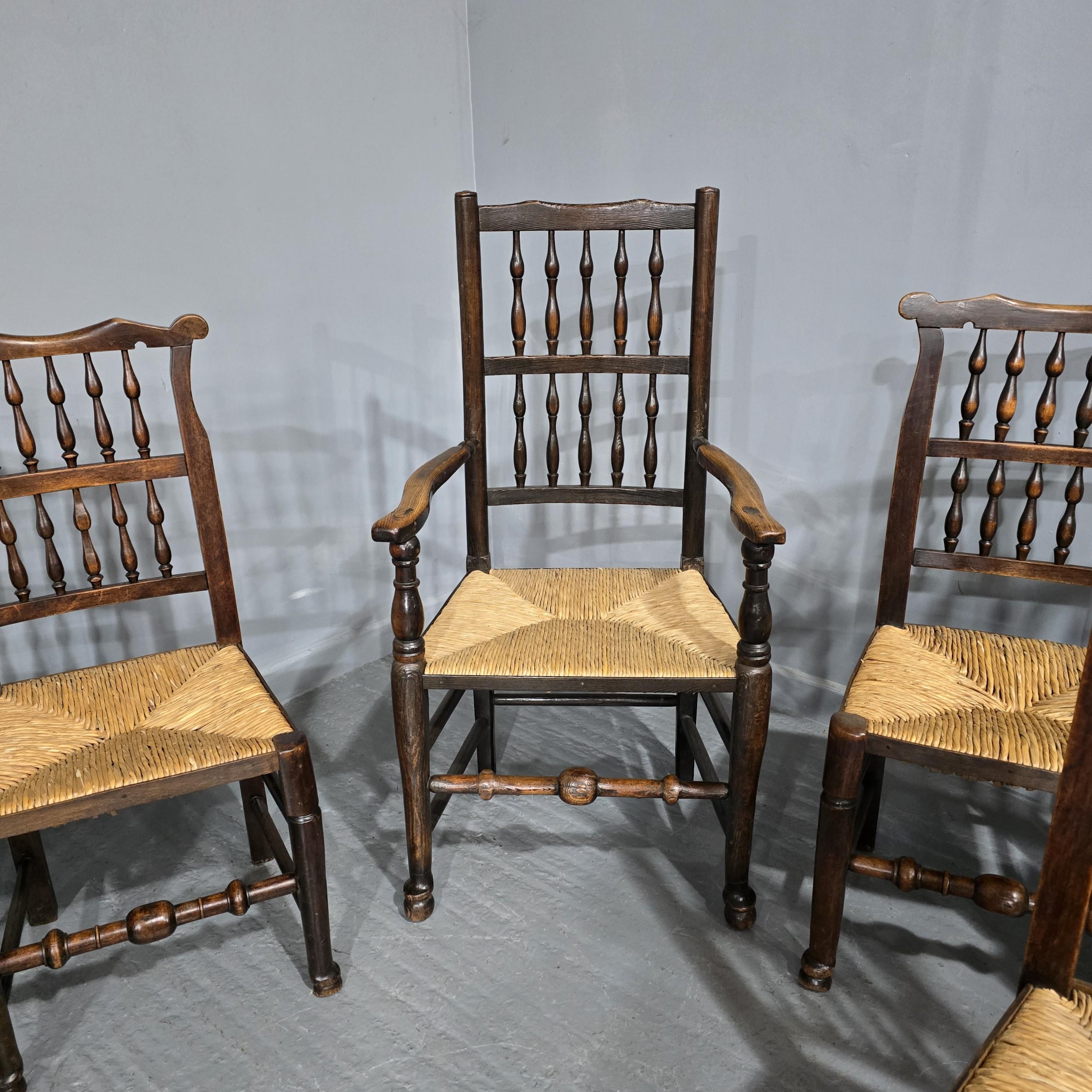 Juego de seis sillas de comedor con respaldo de escalera del siglo XIX De campo en venta
