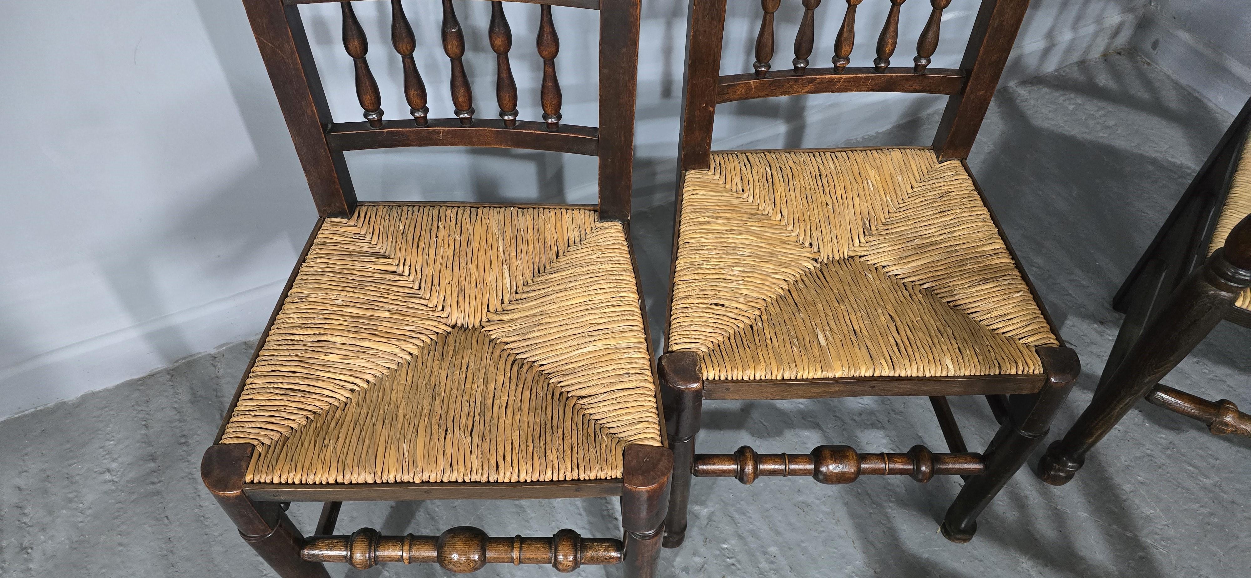 Juego de seis sillas de comedor con respaldo de escalera del siglo XIX Olmo en venta