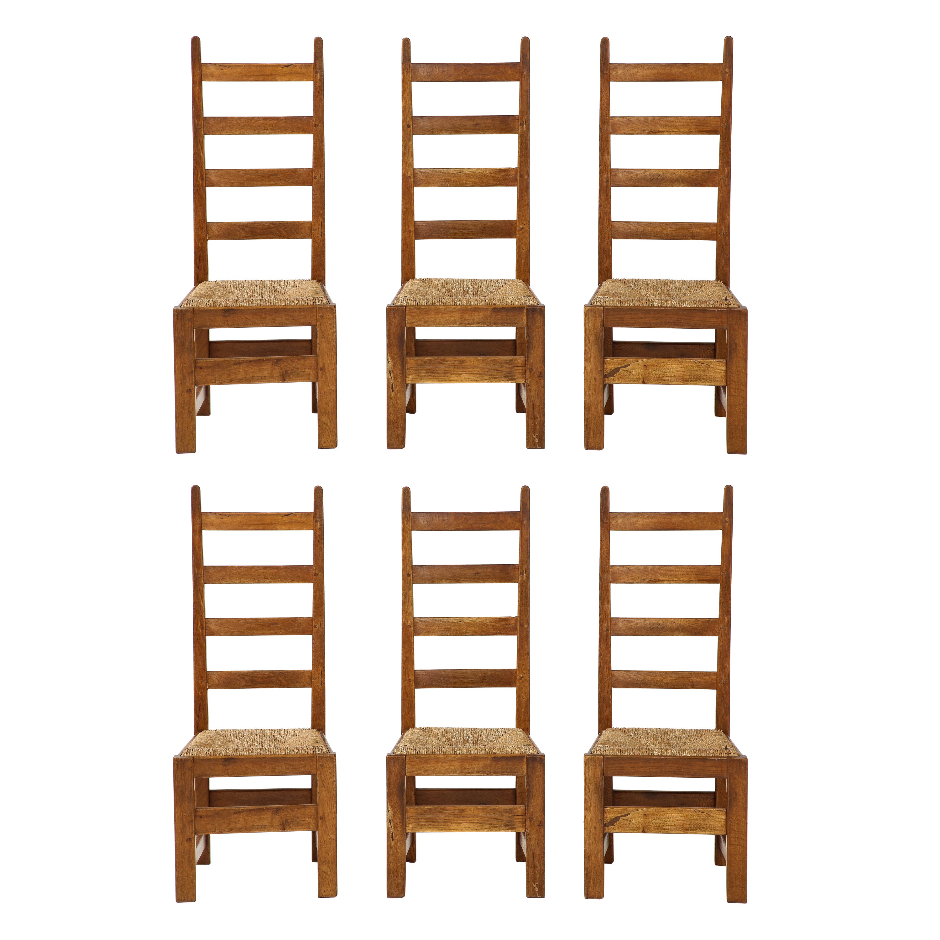 Ensemble de six chaises modernes rustiques à haut dossier en chêne et jonc, datant d'environ 1950, signées