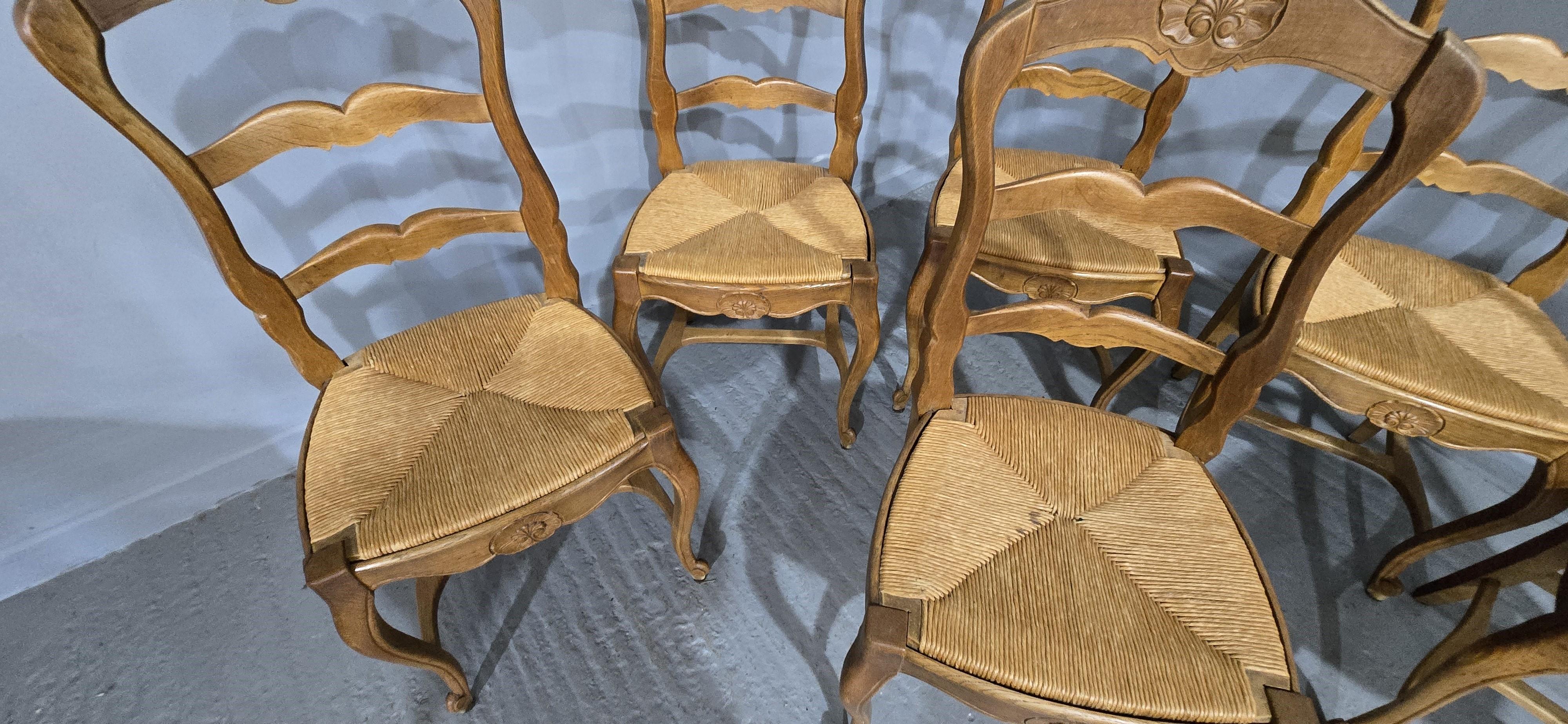 XIX secolo Set di sei sedie da pranzo country in Oak francese in vendita