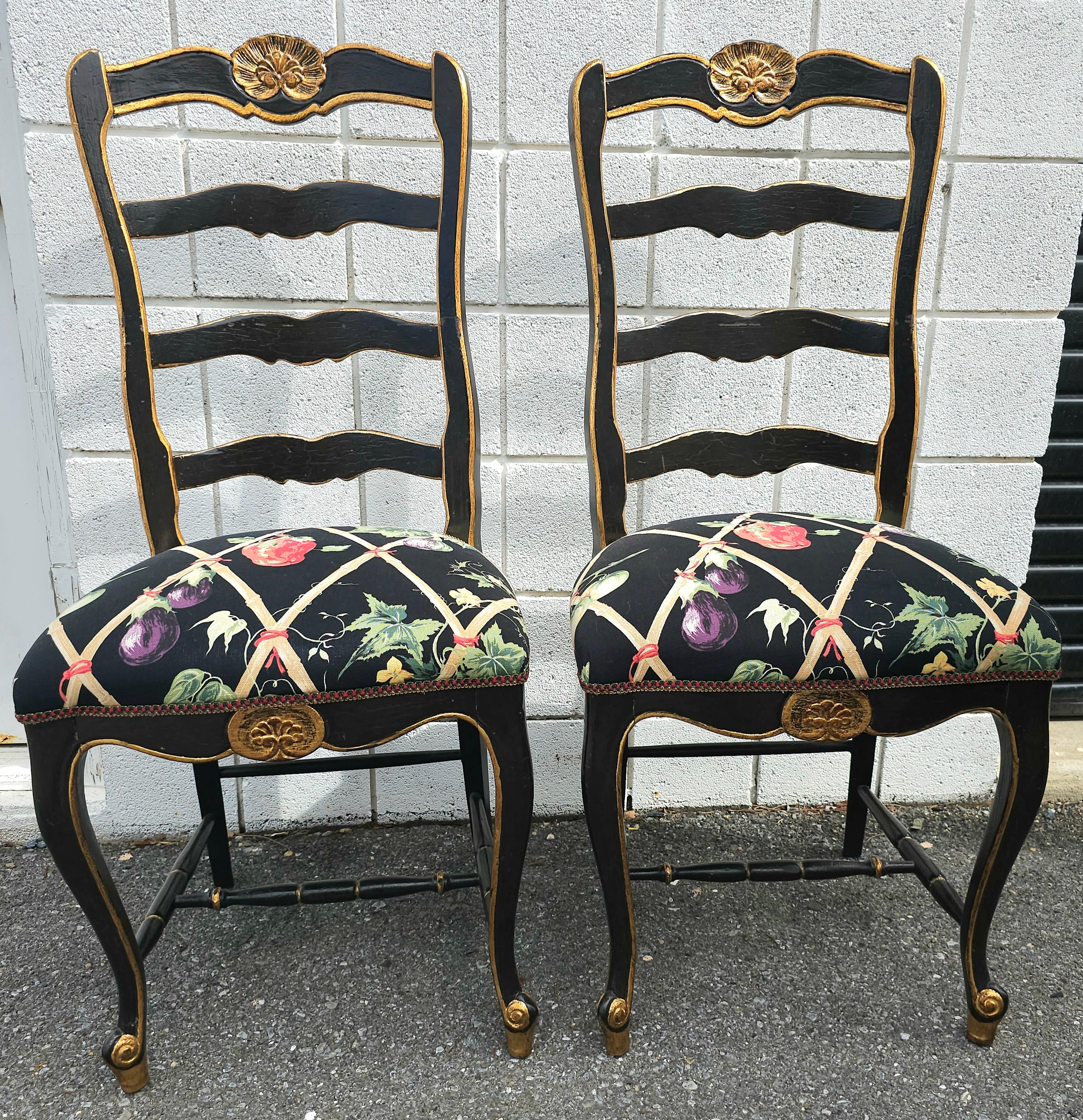 Set Six French Provinical Partial Gilt And Ebonized Slat Ladder Back Side Chairs In Good Condition For Sale In Germantown, MD