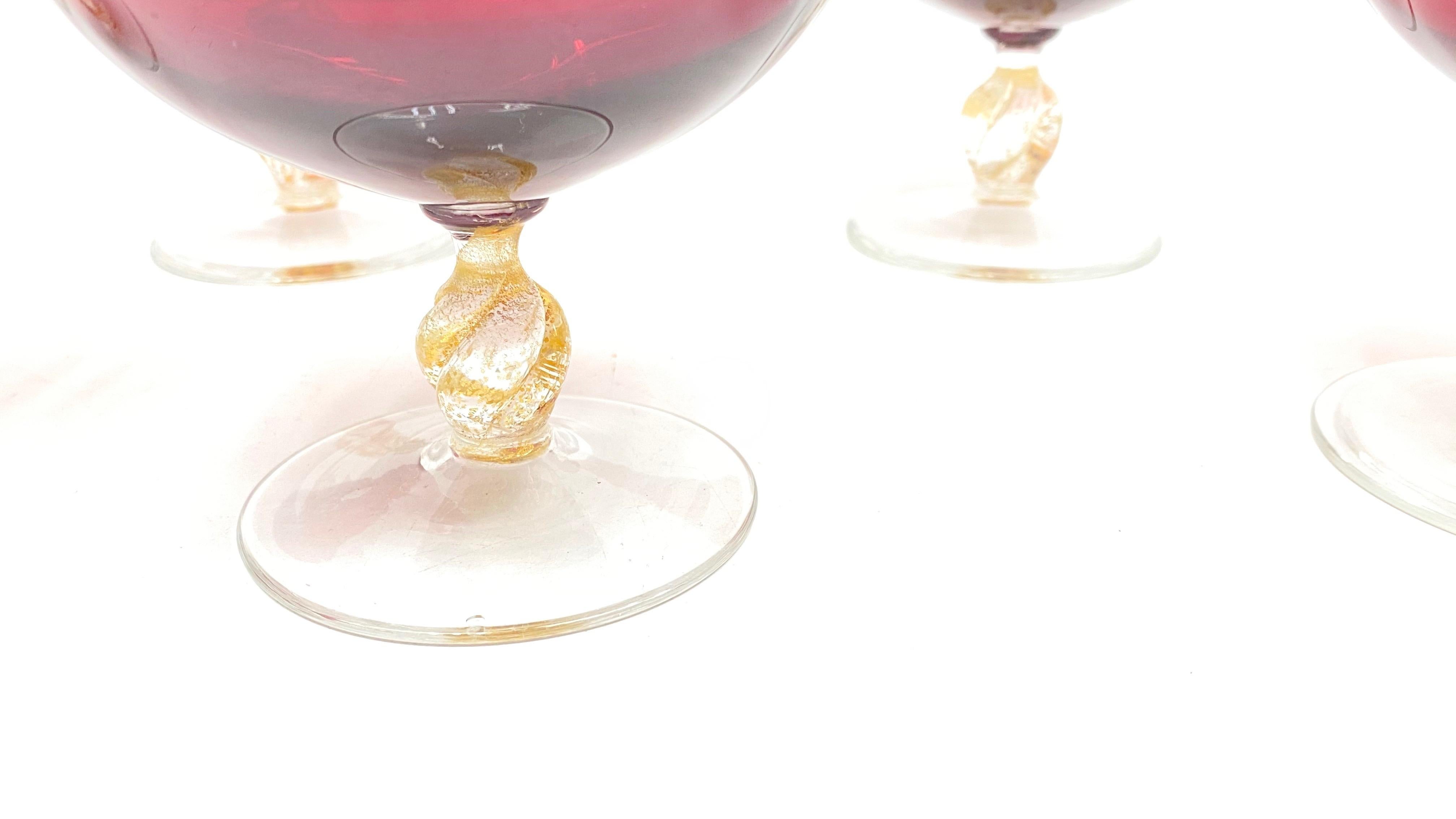 Sechs italienische Barovier Toso-Champagnerkelche aus venezianischem Muranoglas in Rubinrot im Angebot 6