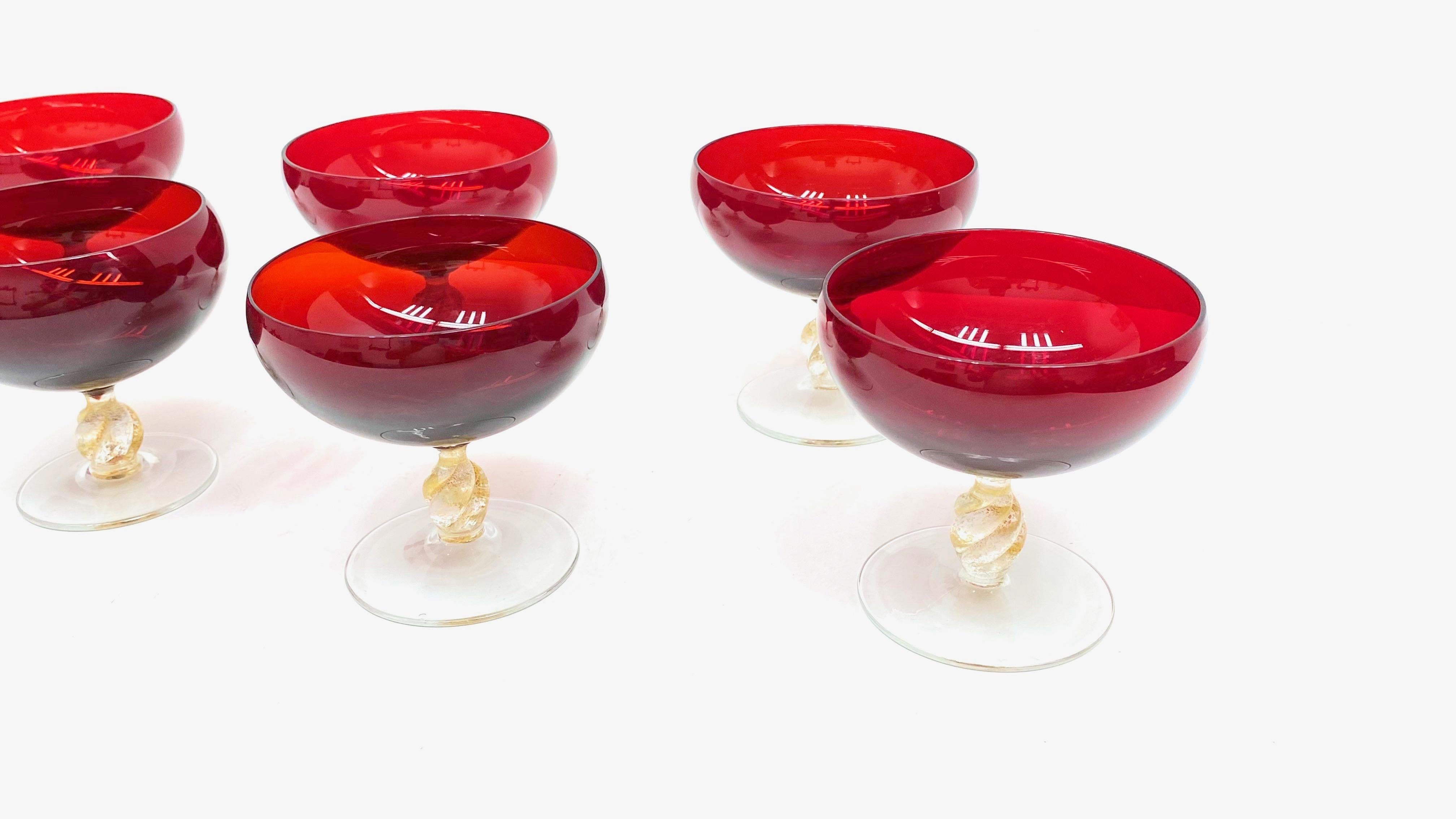 Set Six Italian Venetian Murano Glass Barovier Toso Ruby Red Champagne Goblets In Good Condition For Sale In Nuernberg, DE