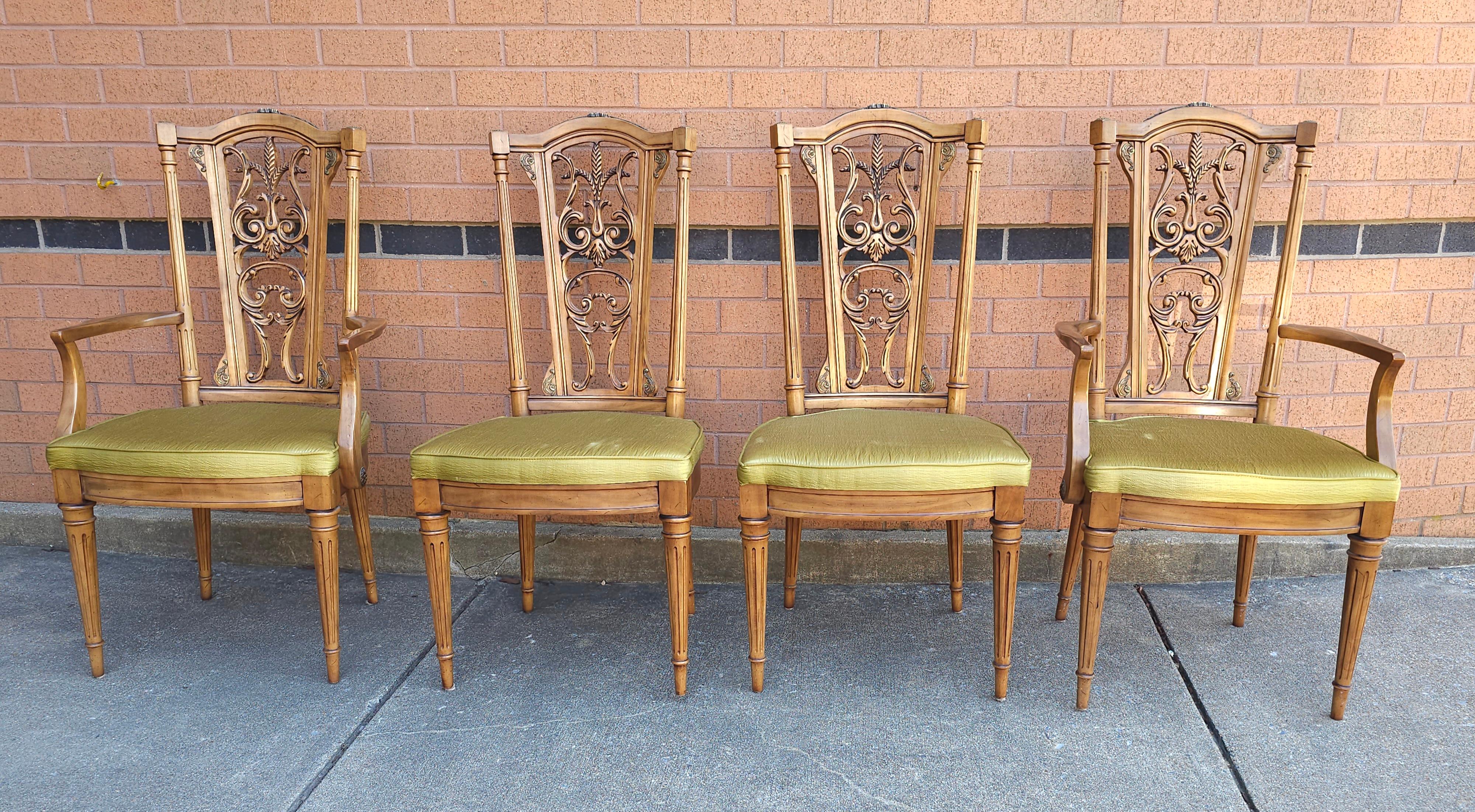 20ième siècle Ensemble de six chaises de salle à manger Louis XVI en noyer français sculpté et monté sur laiton en vente