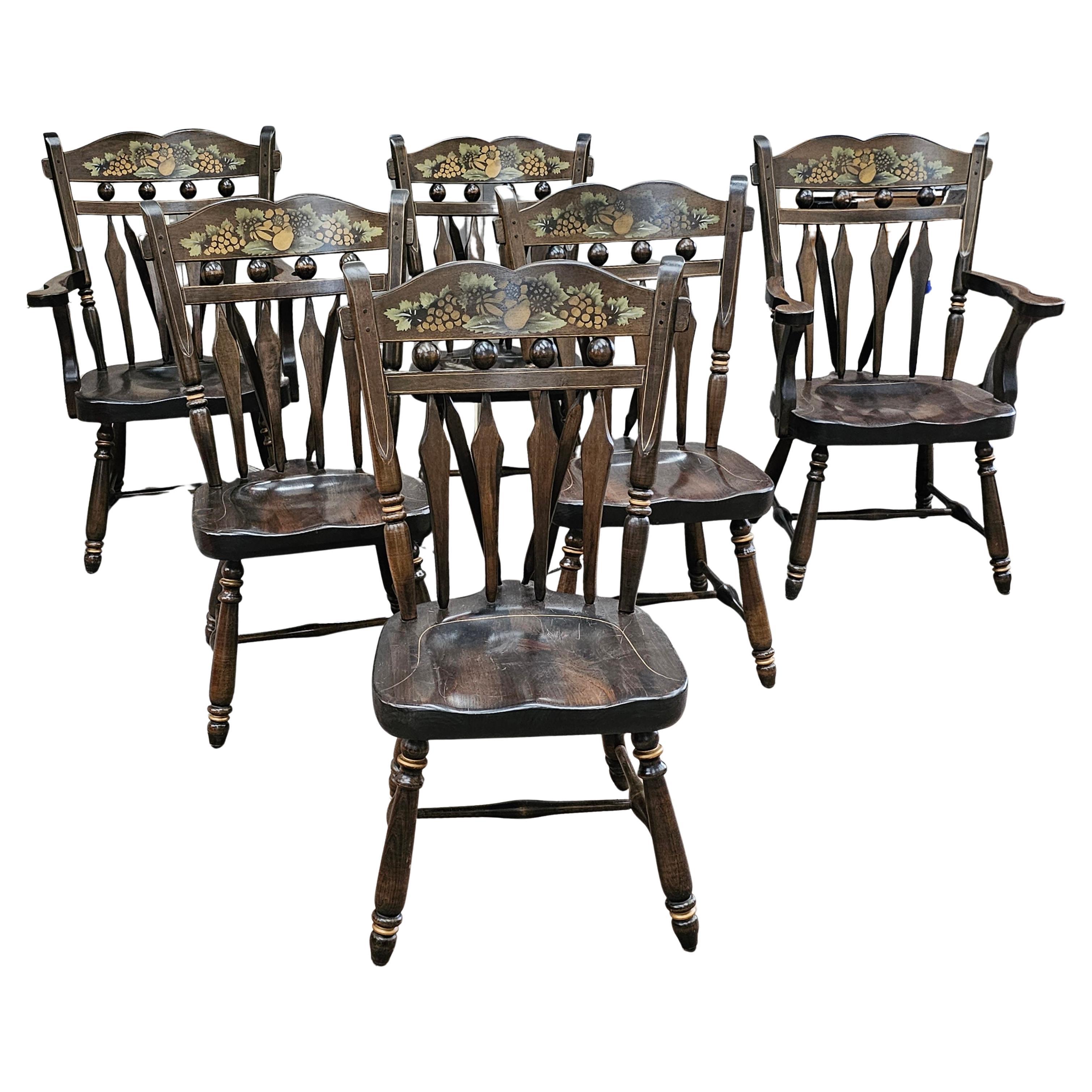 Set di sei sedie da pranzo Windsor in pino decorate in stile Hitchcock della metà del XX secolo in vendita
