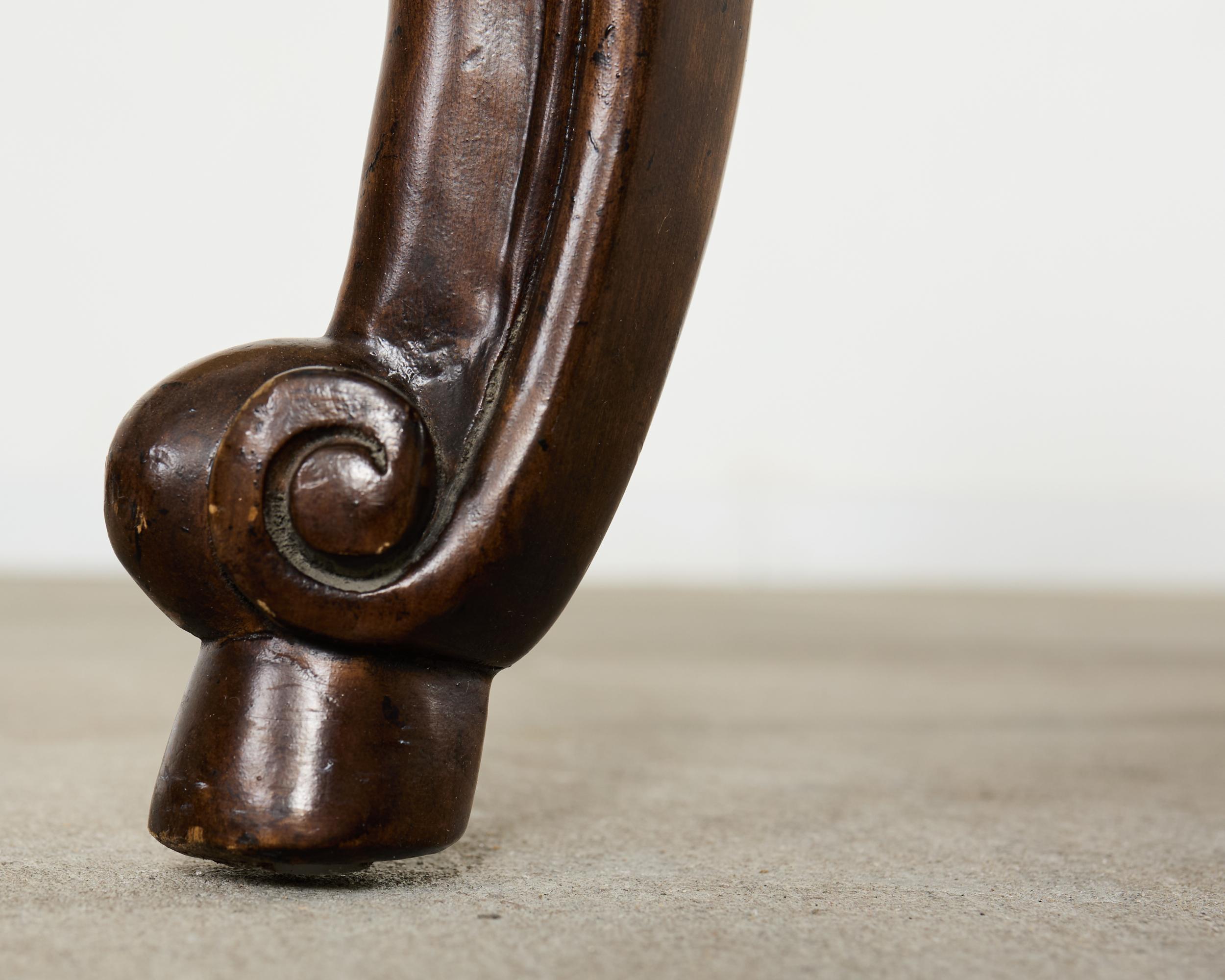 Set di sei sedie da pranzo Minton-Spidell Regence in noce in vendita 7