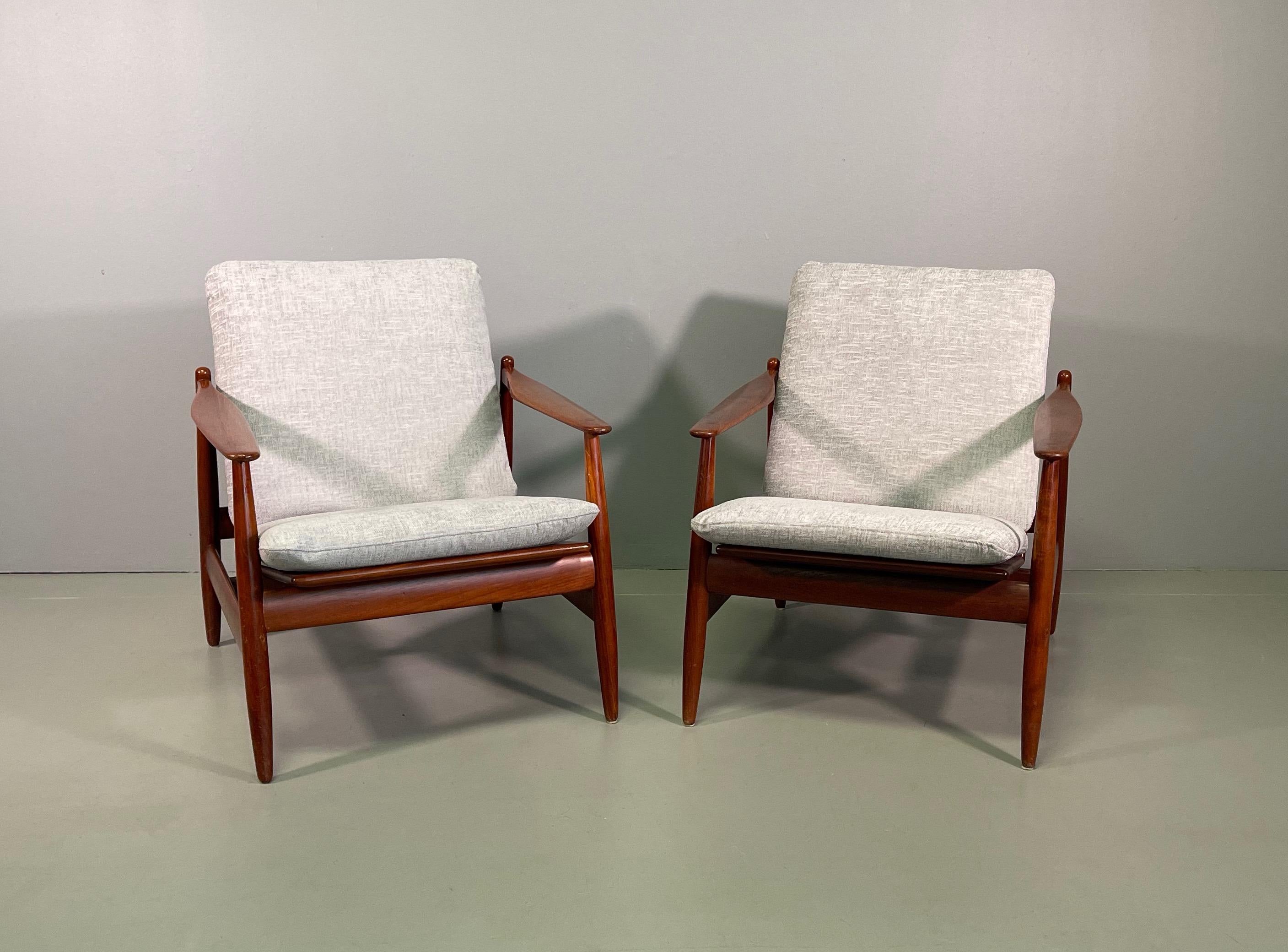 Set Sofa and Pair of Armchair by Hans Olsen, Frem Røjle For Sale 5