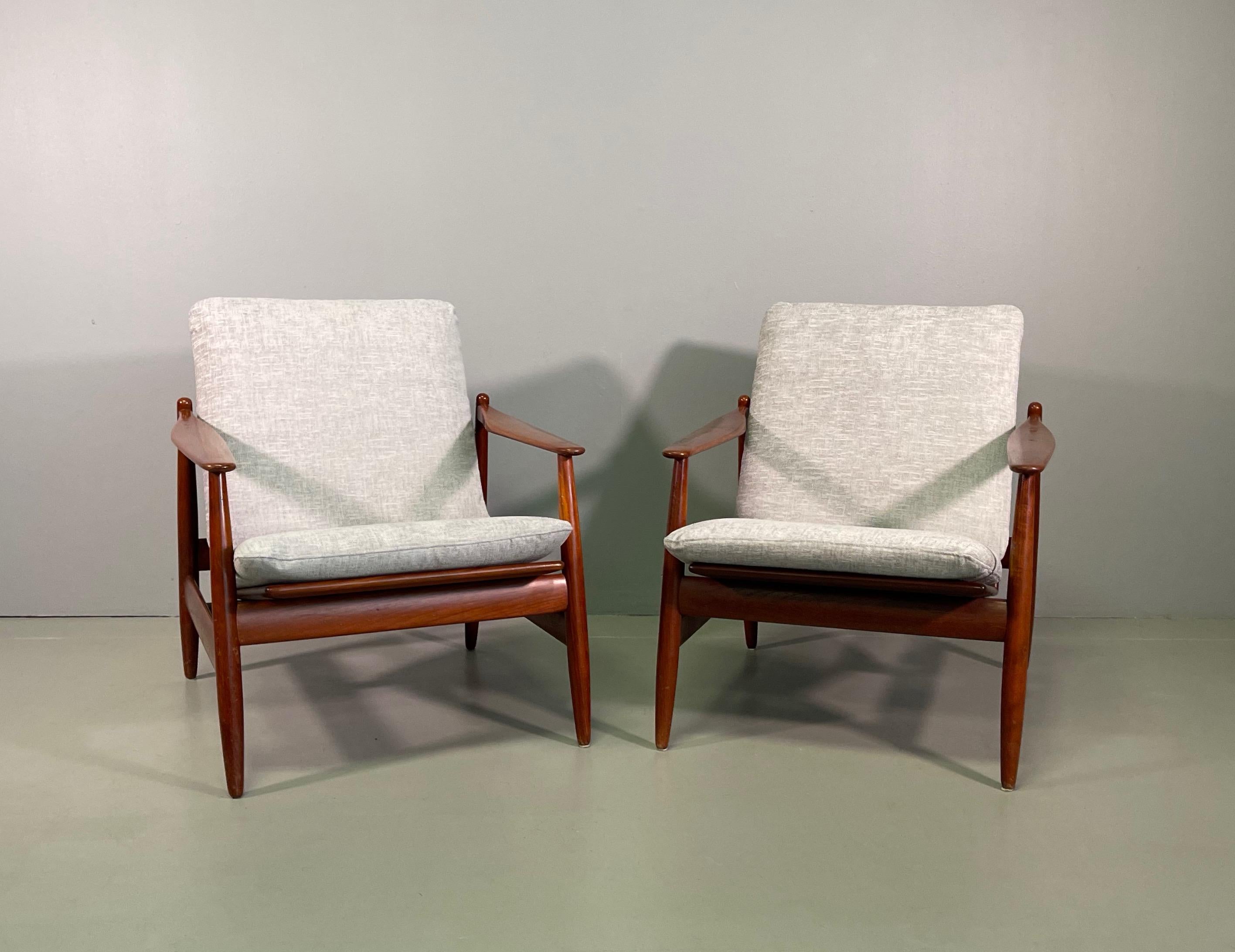 Set Sofa and Pair of Armchair by Hans Olsen, Frem Røjle For Sale 6