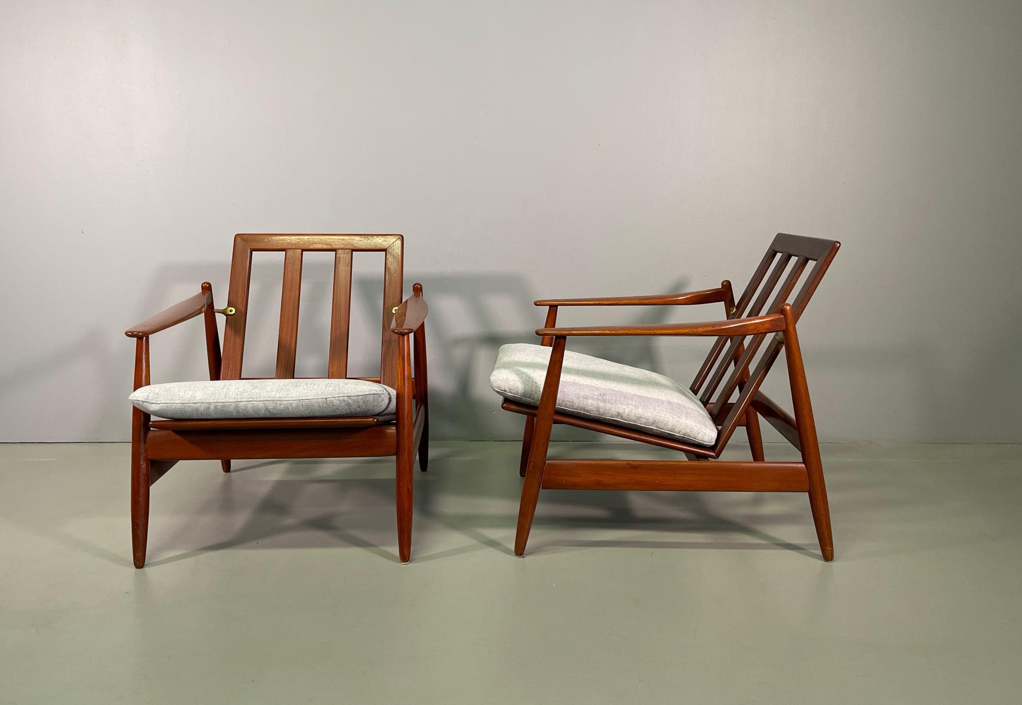 Set Sofa and Pair of Armchair by Hans Olsen, Frem Røjle For Sale 9