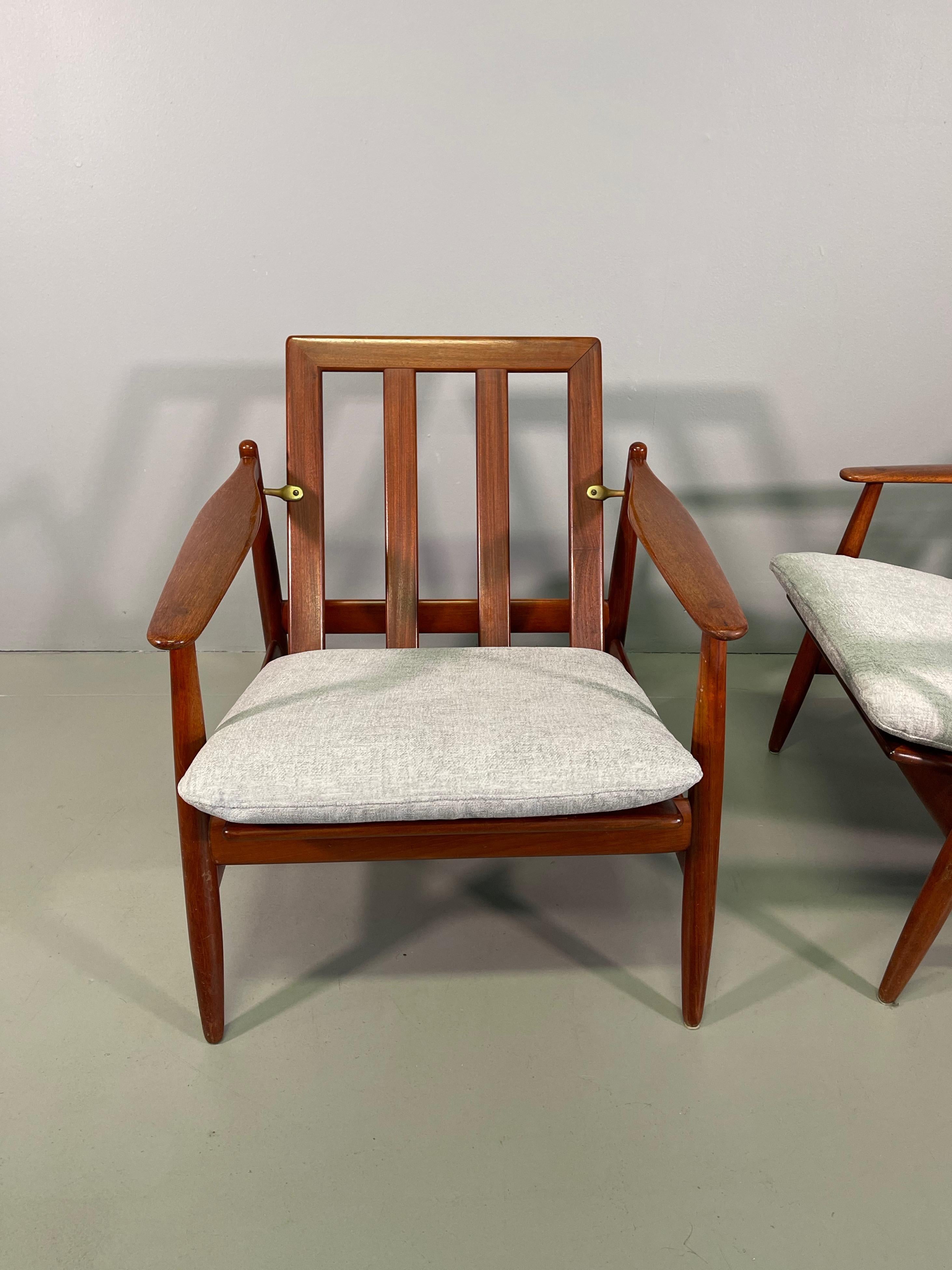 Set Sofa and Pair of Armchair by Hans Olsen, Frem Røjle For Sale 10
