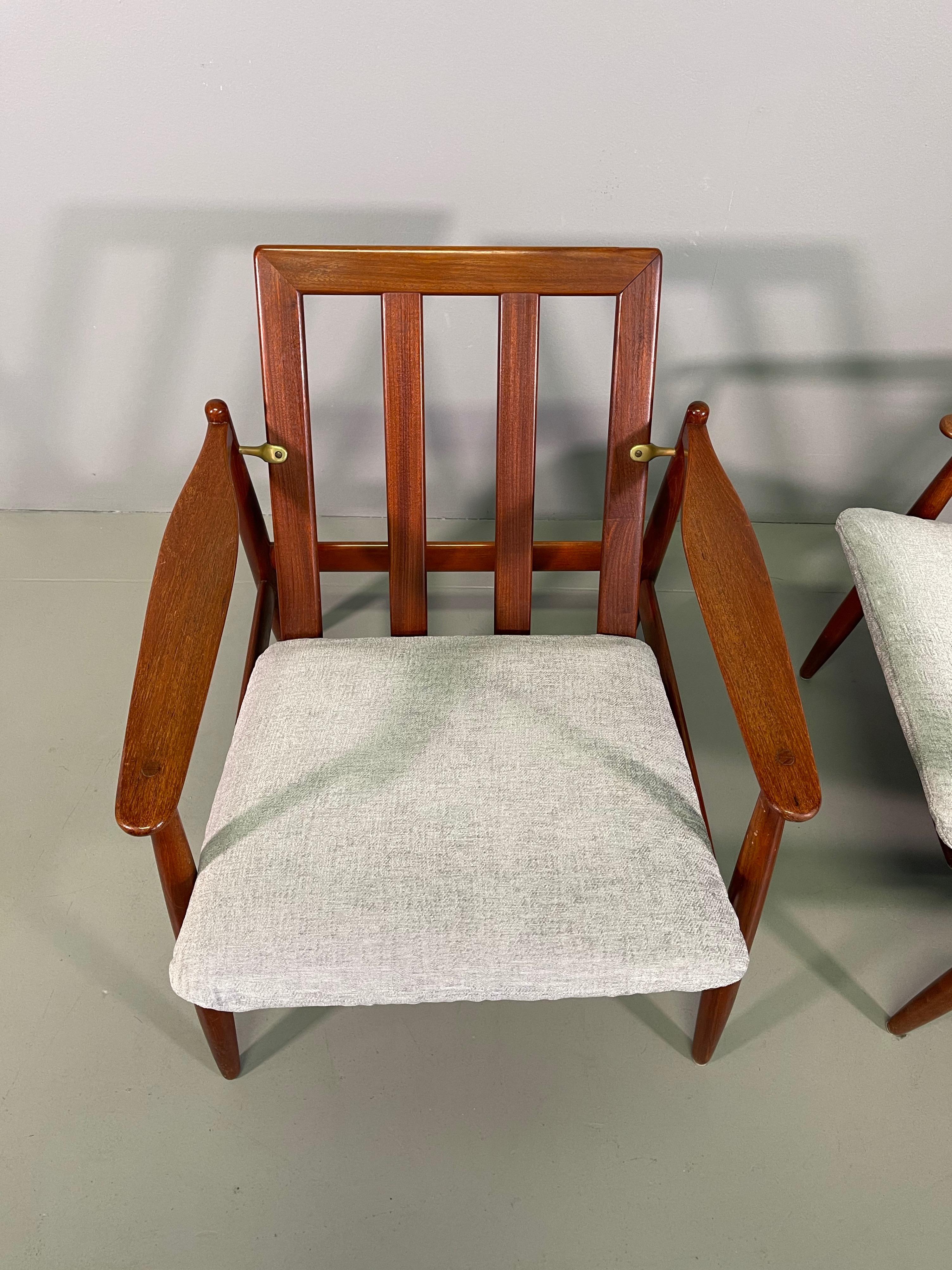 Set Sofa and Pair of Armchair by Hans Olsen, Frem Røjle For Sale 11