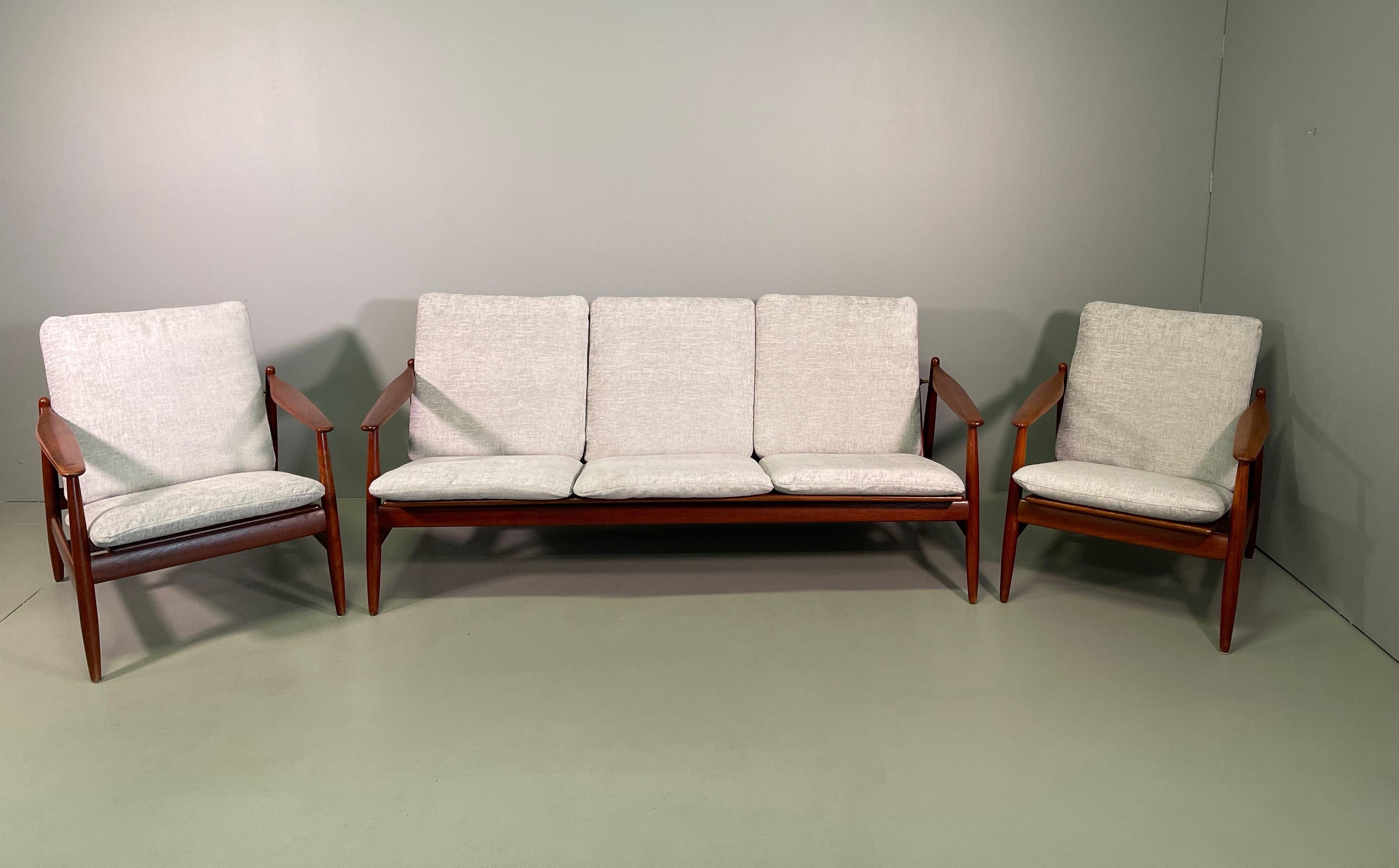 Mid-Century Modern Set Sofa and Pair of Armchair by Hans Olsen, Frem Røjle For Sale