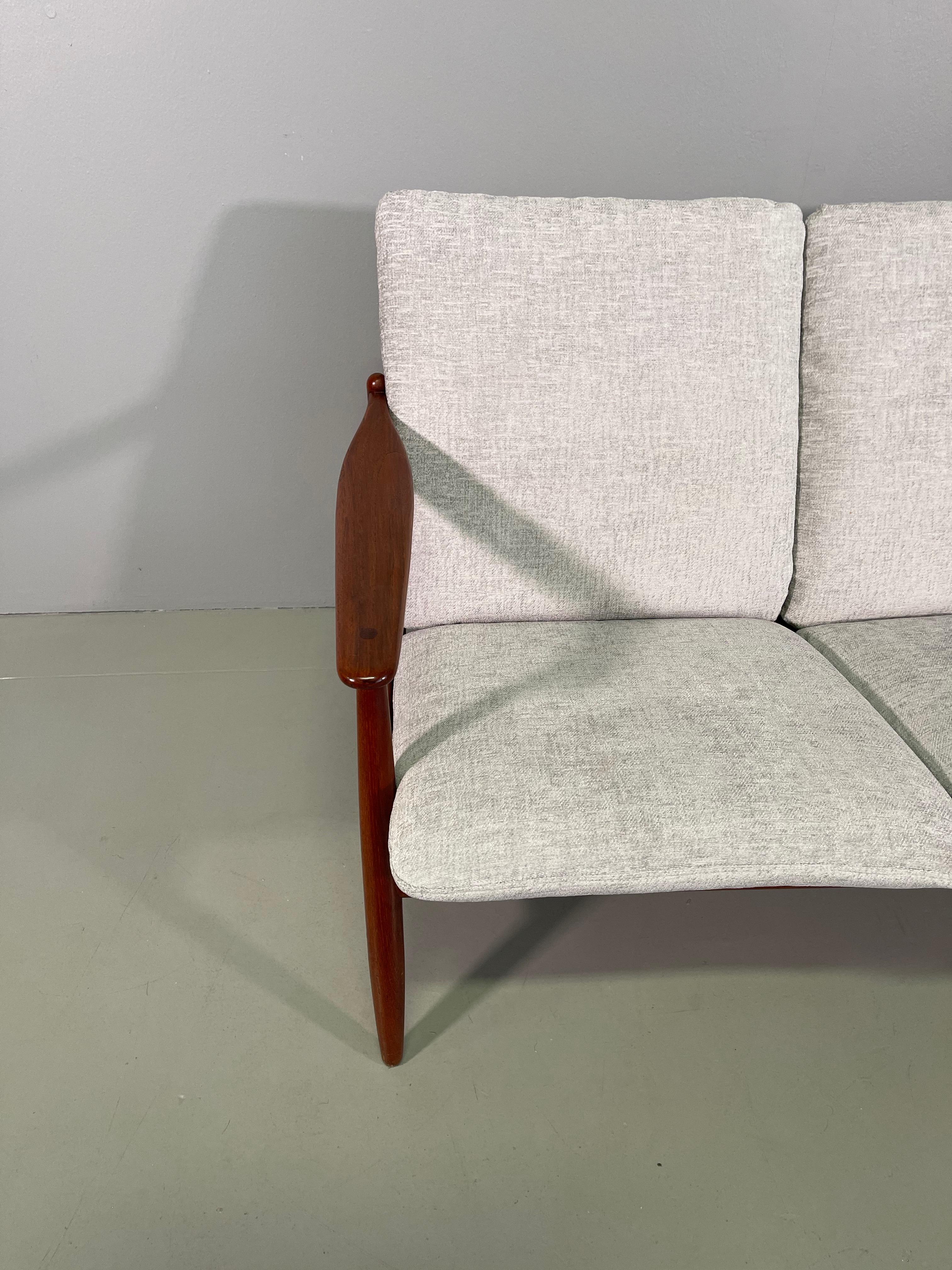 Set Sofa and Pair of Armchair by Hans Olsen, Frem Røjle In Excellent Condition For Sale In Rovereta, SM