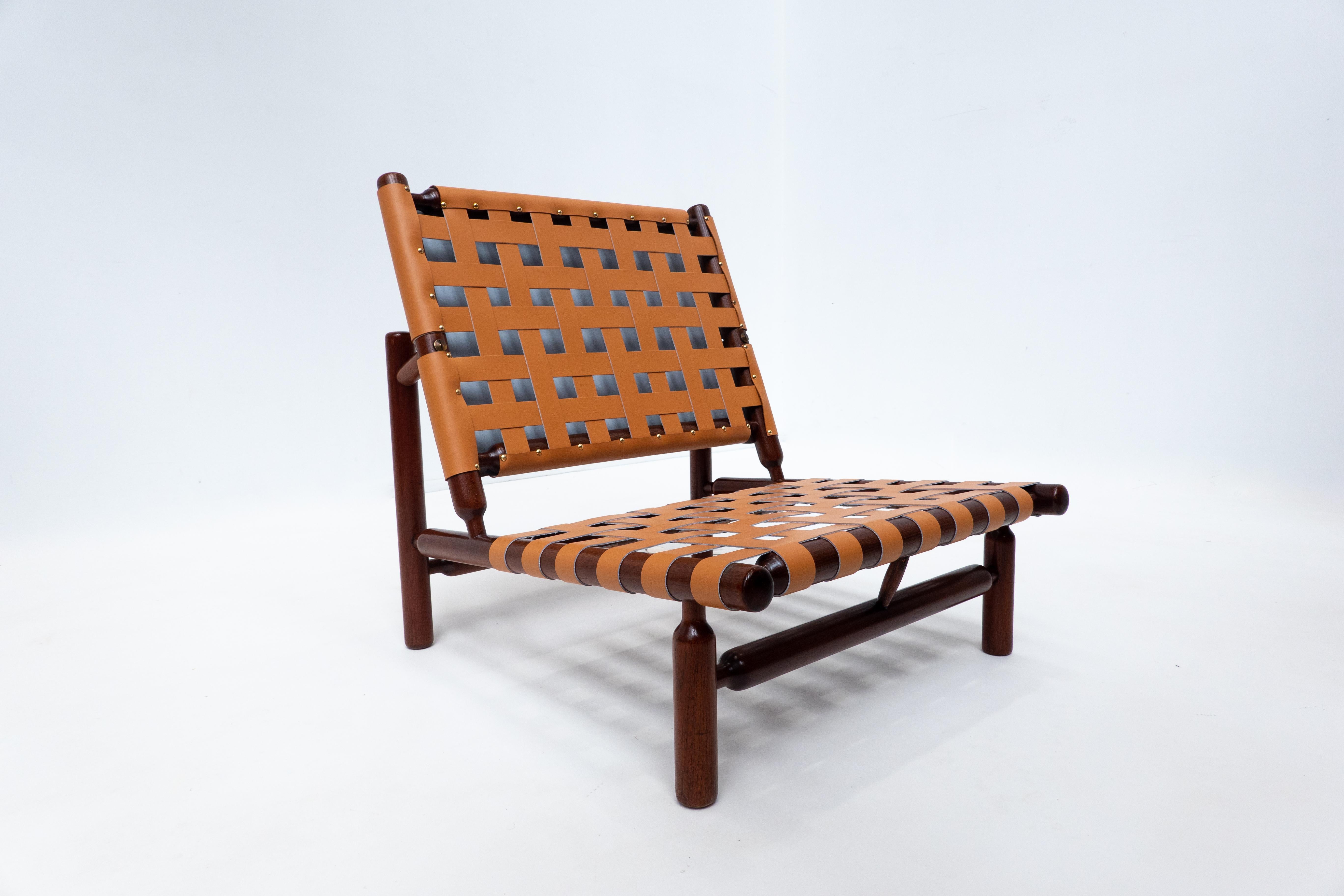 Mid-century set three seaters sofa and pair of armchairs in leather and wood by Ilmari Tapiovaara for Paolo Arnaboldi - Italy 1957.

Ilmari Tapiovaara was born in Hämeenlinna (Finland) in 1914.  In the 1930s, Ilmari Tapiovaara enrolled at the