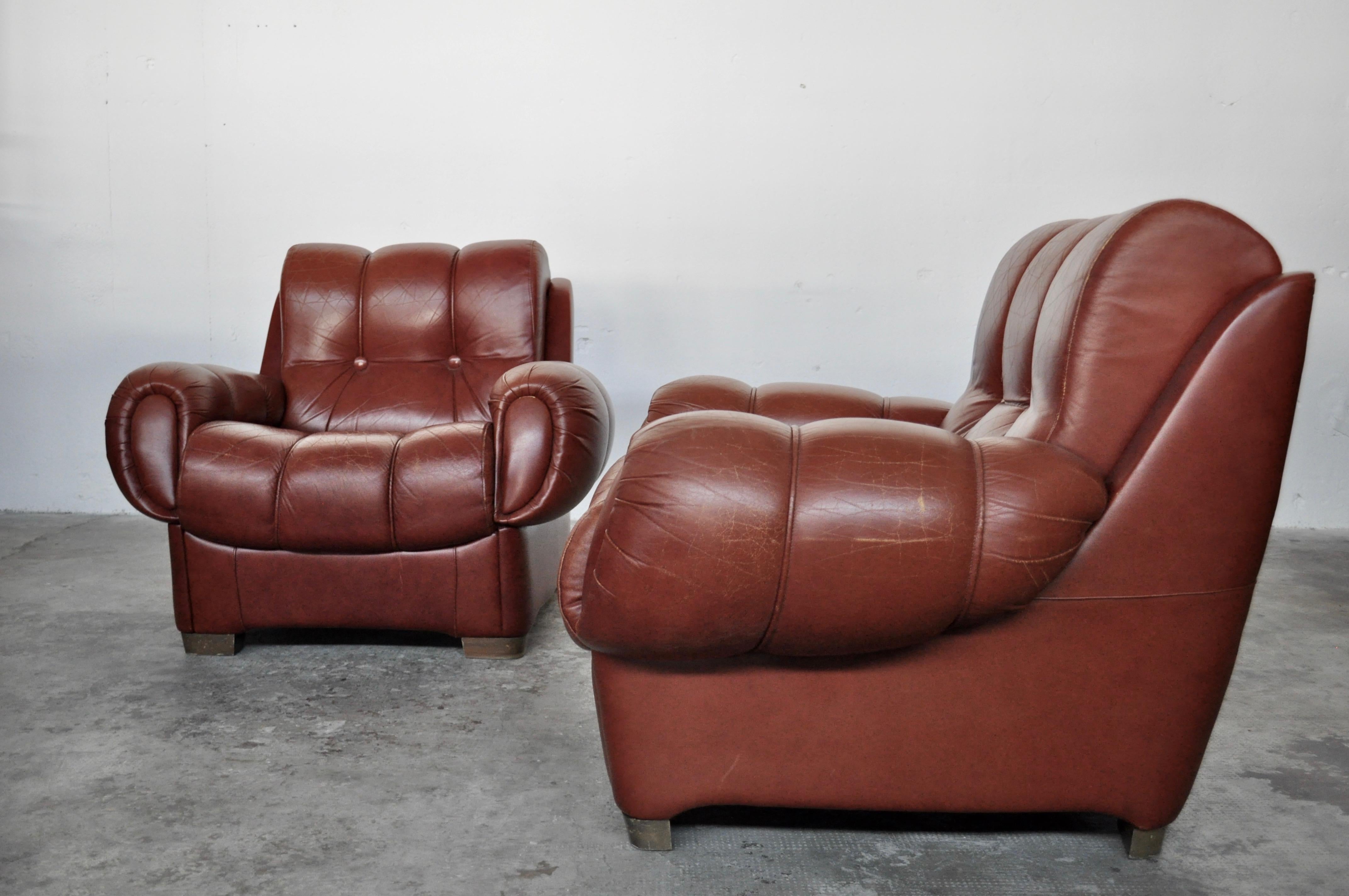 Set sofa in leather, Italy 1970. Wooden feets. Very confatable seats, in original seventies style.