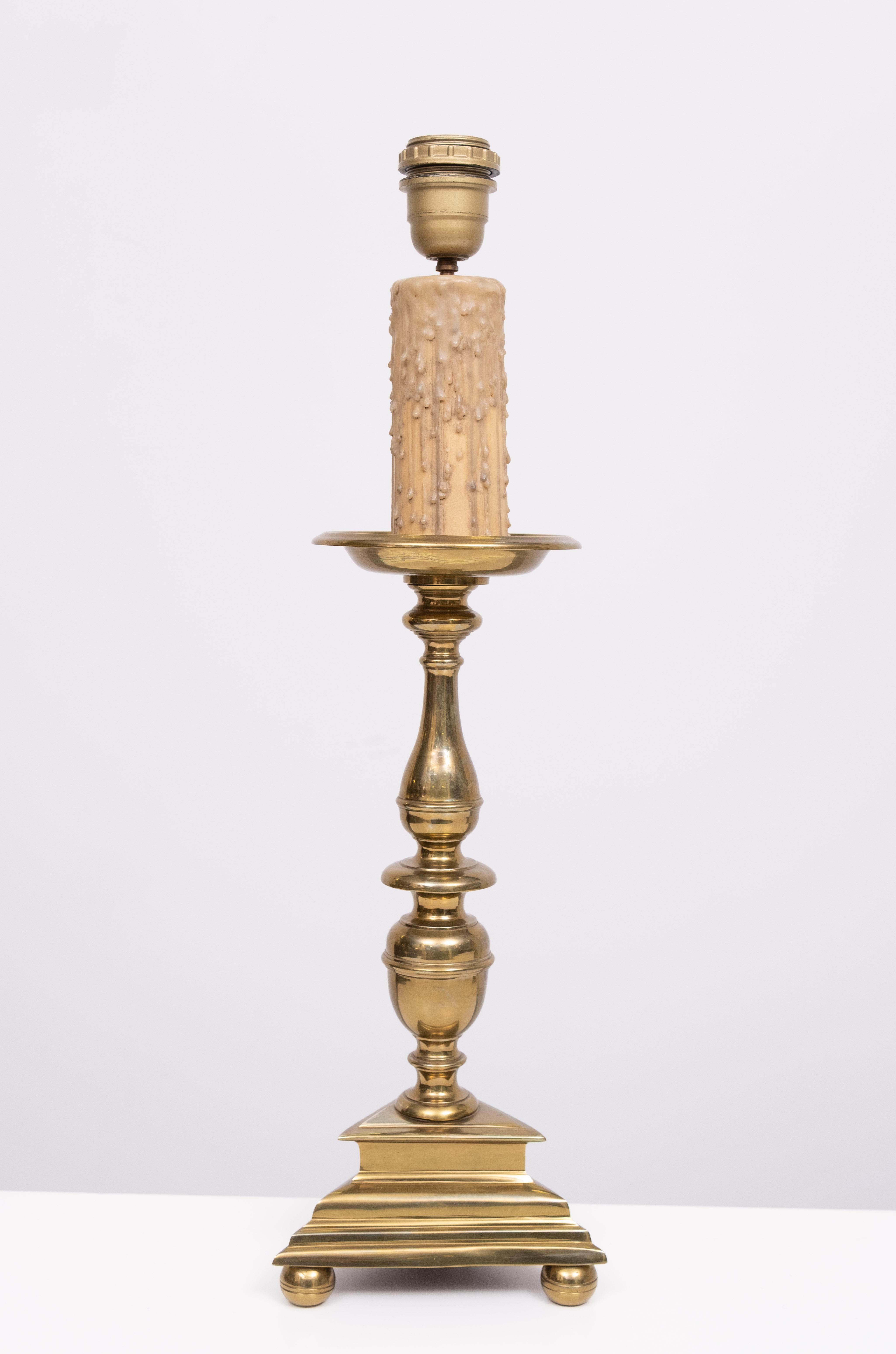 Laiton Ensemble de lampes de table néo-gothiques en laiton massif 1950s en vente