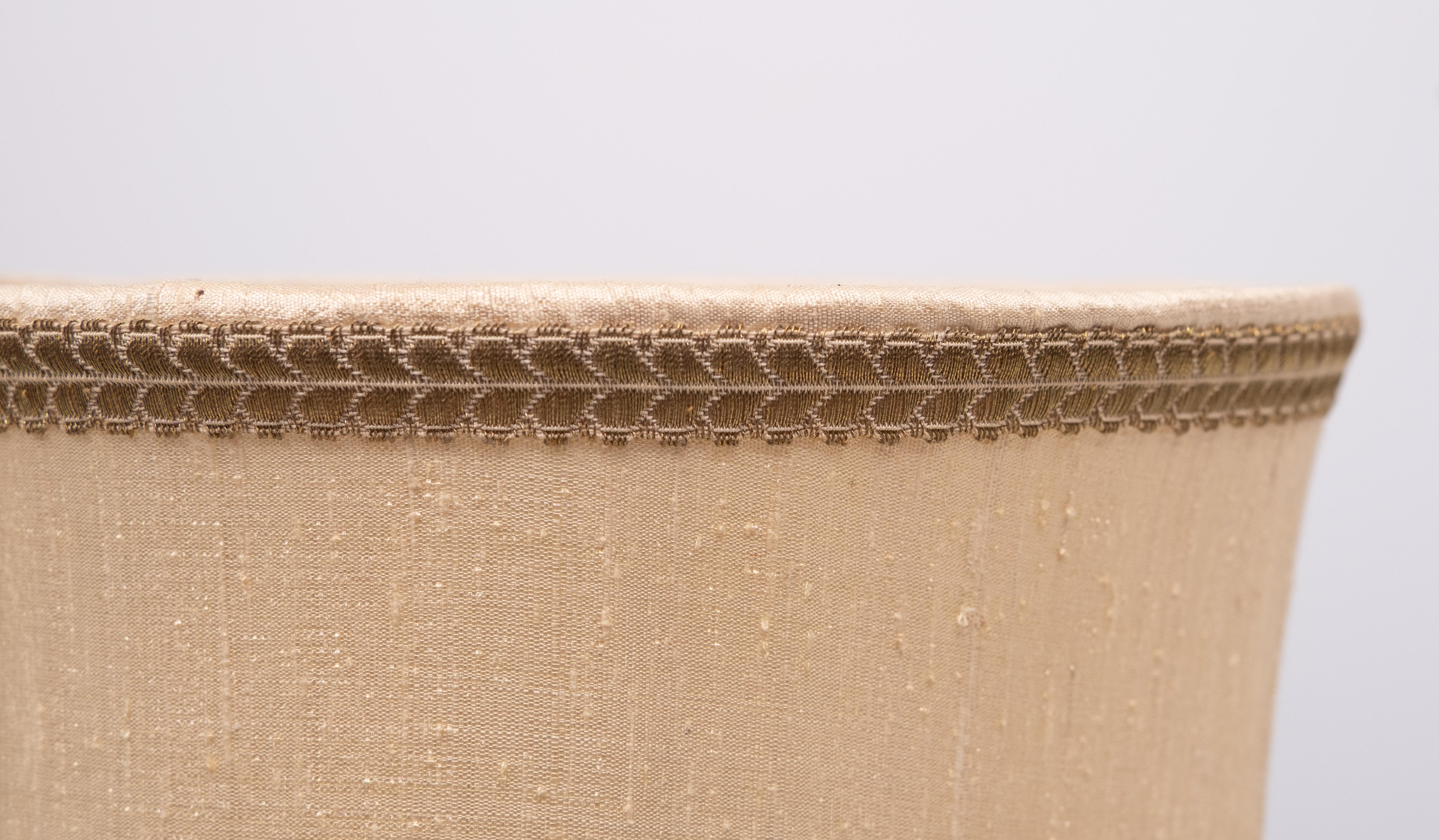 Ensemble de lampes de table néo-gothiques en laiton massif 1950s en vente 2