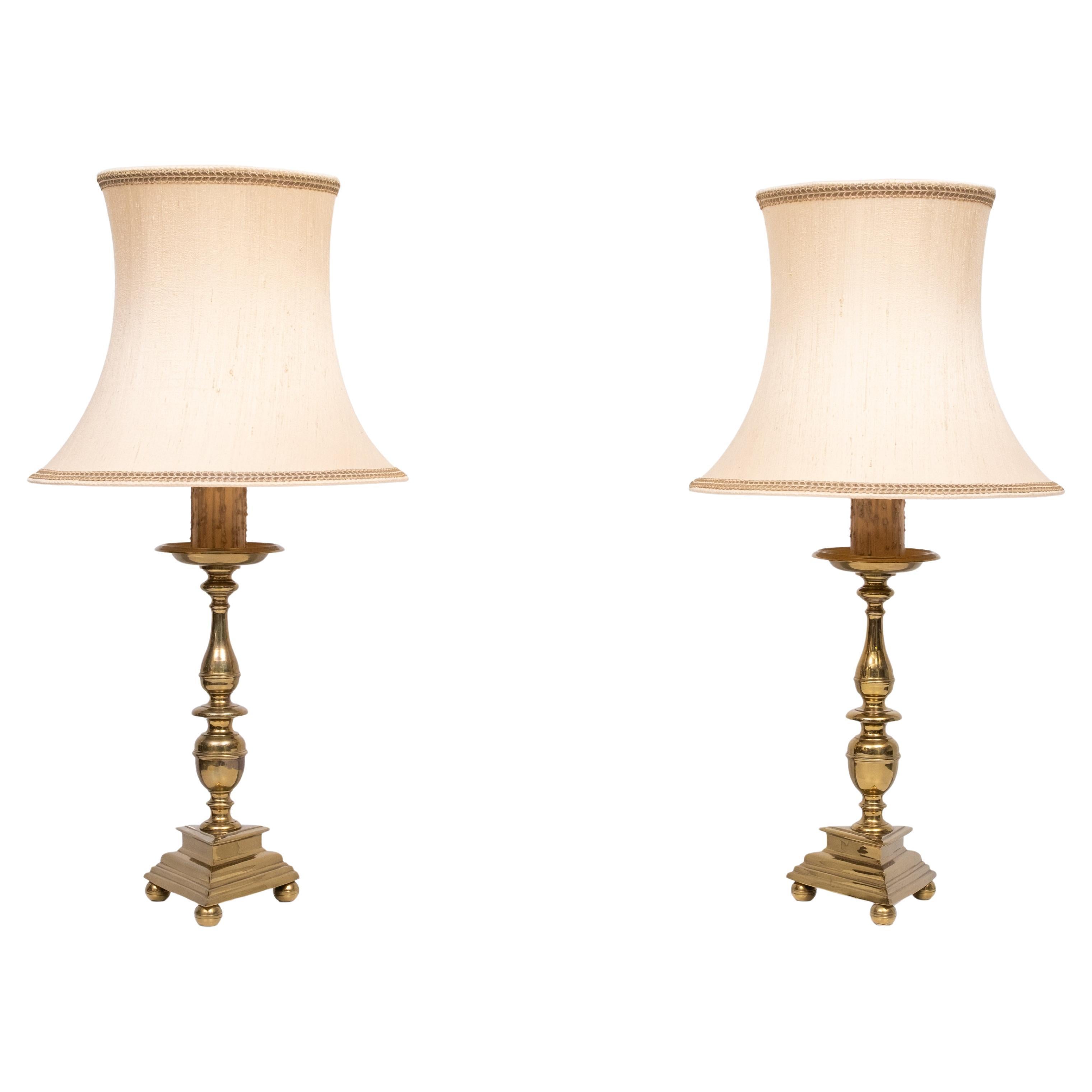 Ensemble de lampes de table néo-gothiques en laiton massif 1950s en vente