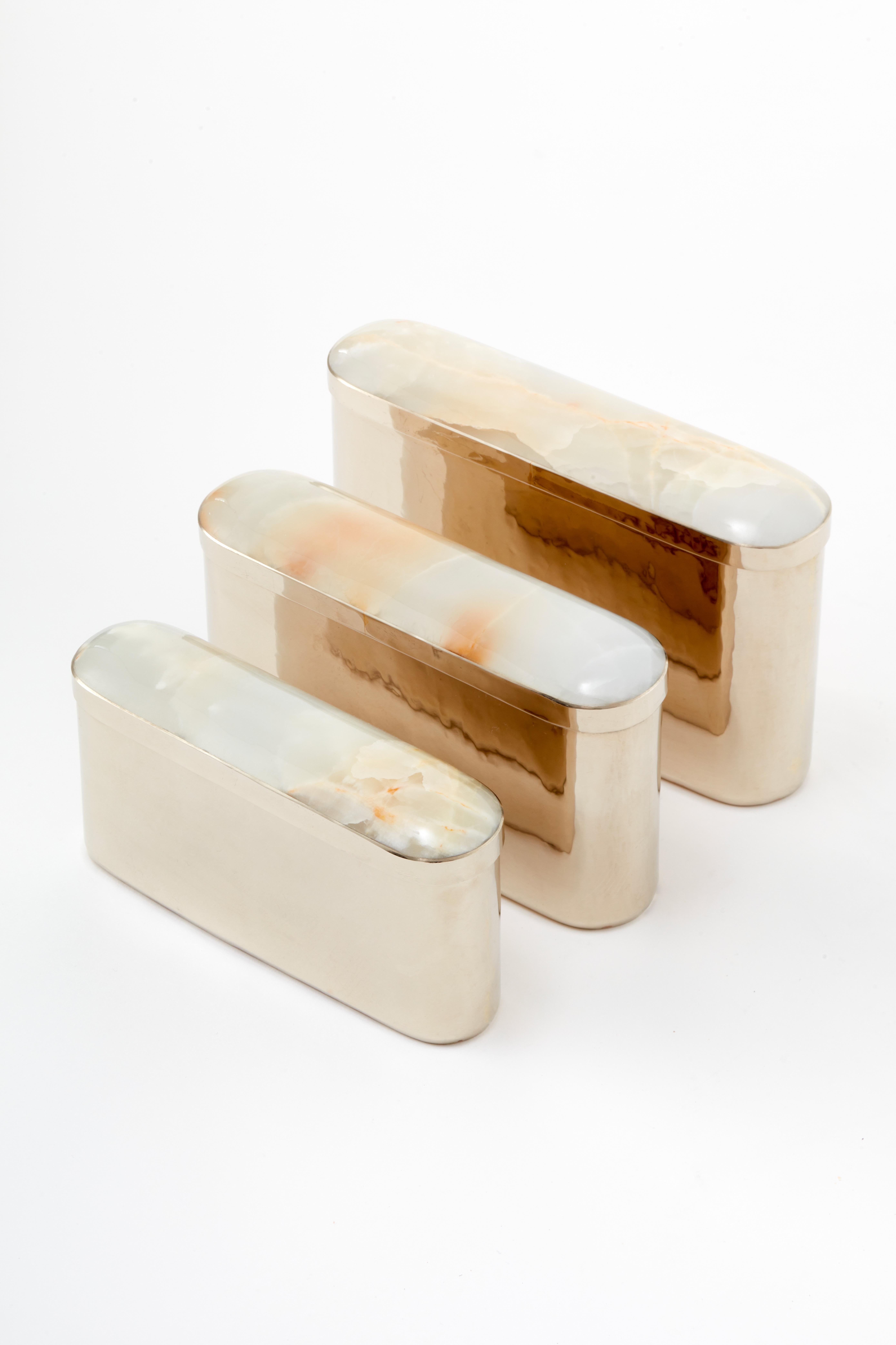 Moderne Set de boîtes ovales Tafi en alpaga et onyx argentés en vente