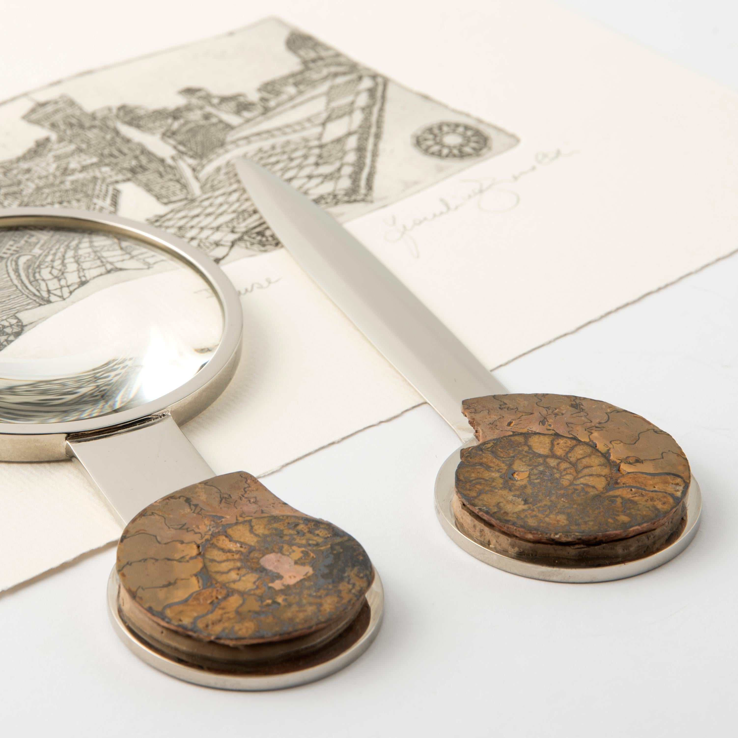 Schreibtischset mit Lupe und Brieföffner - Ammonitenfossilien (Italian) im Angebot