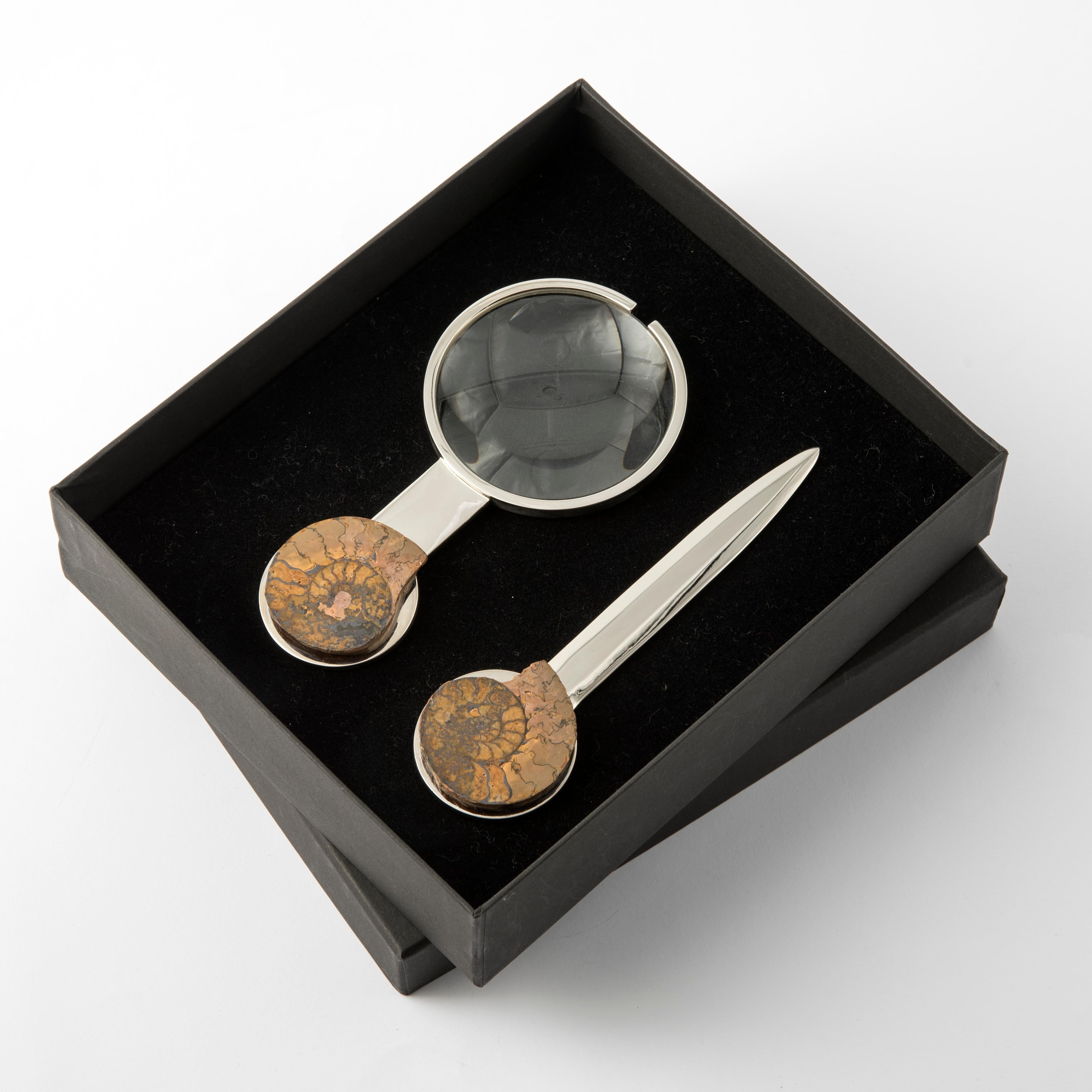 Schreibtischset mit Lupe und Brieföffner - Ammonitenfossilien (Verzinkt) im Angebot