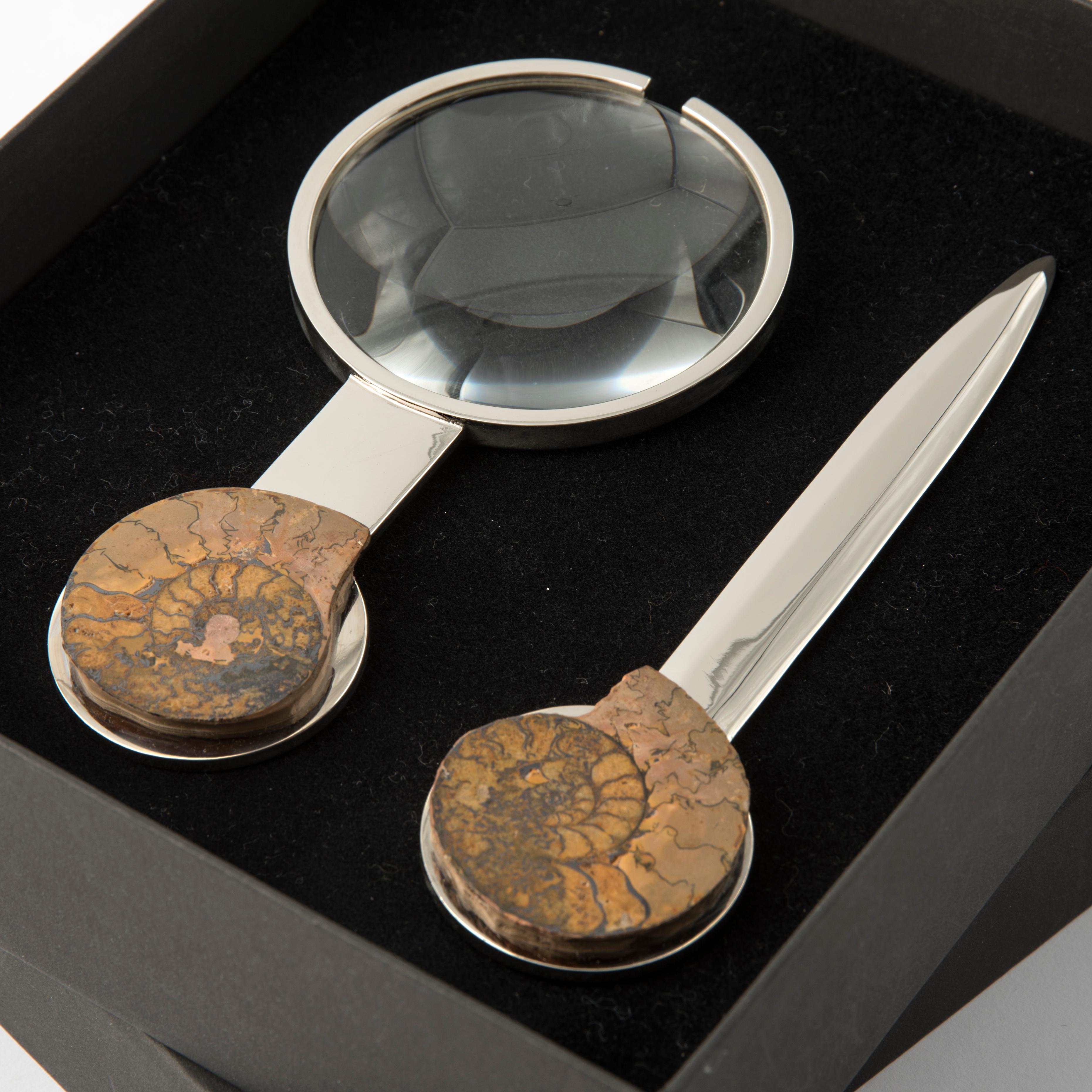 Schreibtischset mit Lupe und Brieföffner - Ammonitenfossilien im Zustand „Neu“ im Angebot in Spilimbergo, IT