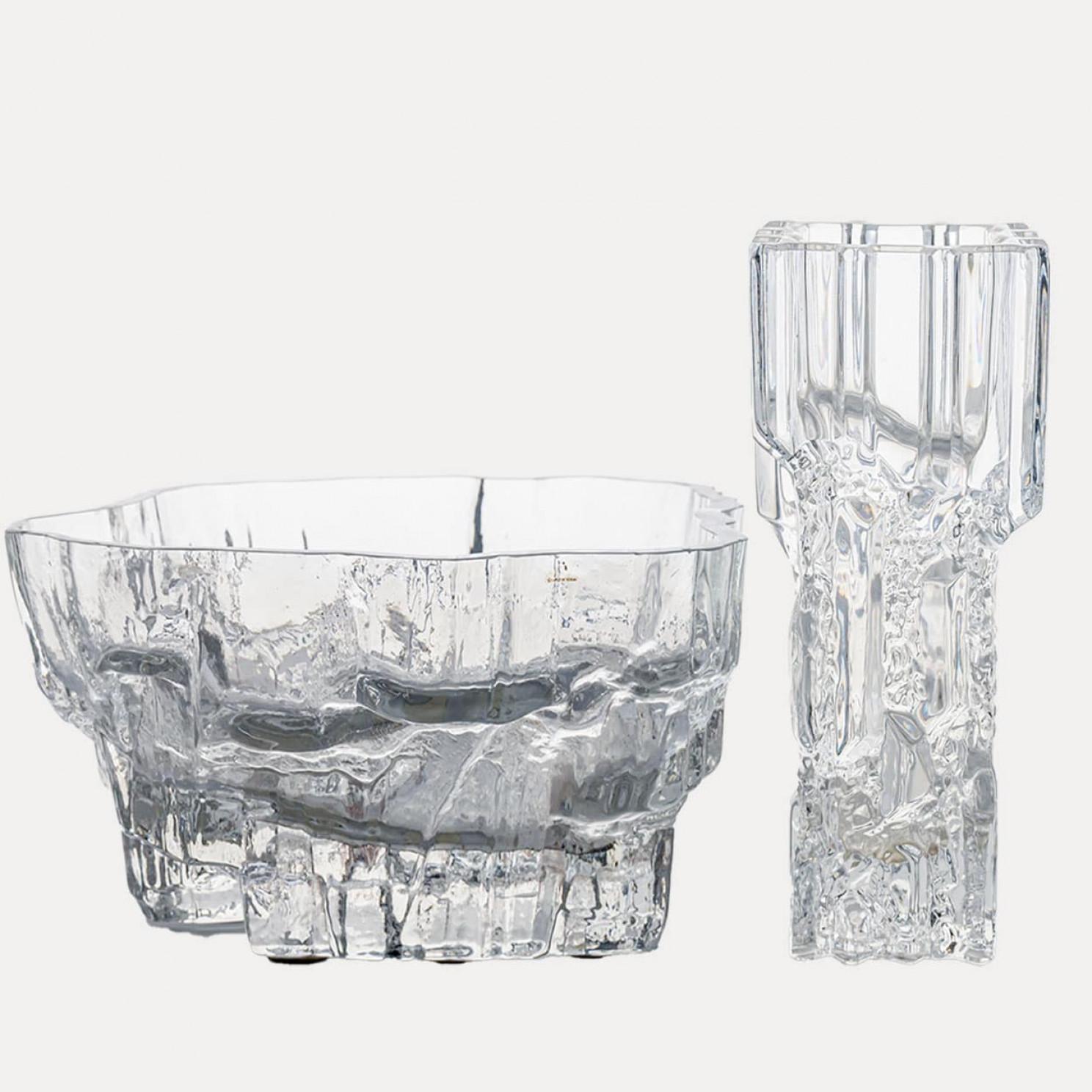 


Ensemble composé d'un grand bol à pied en verre d'art appelé 