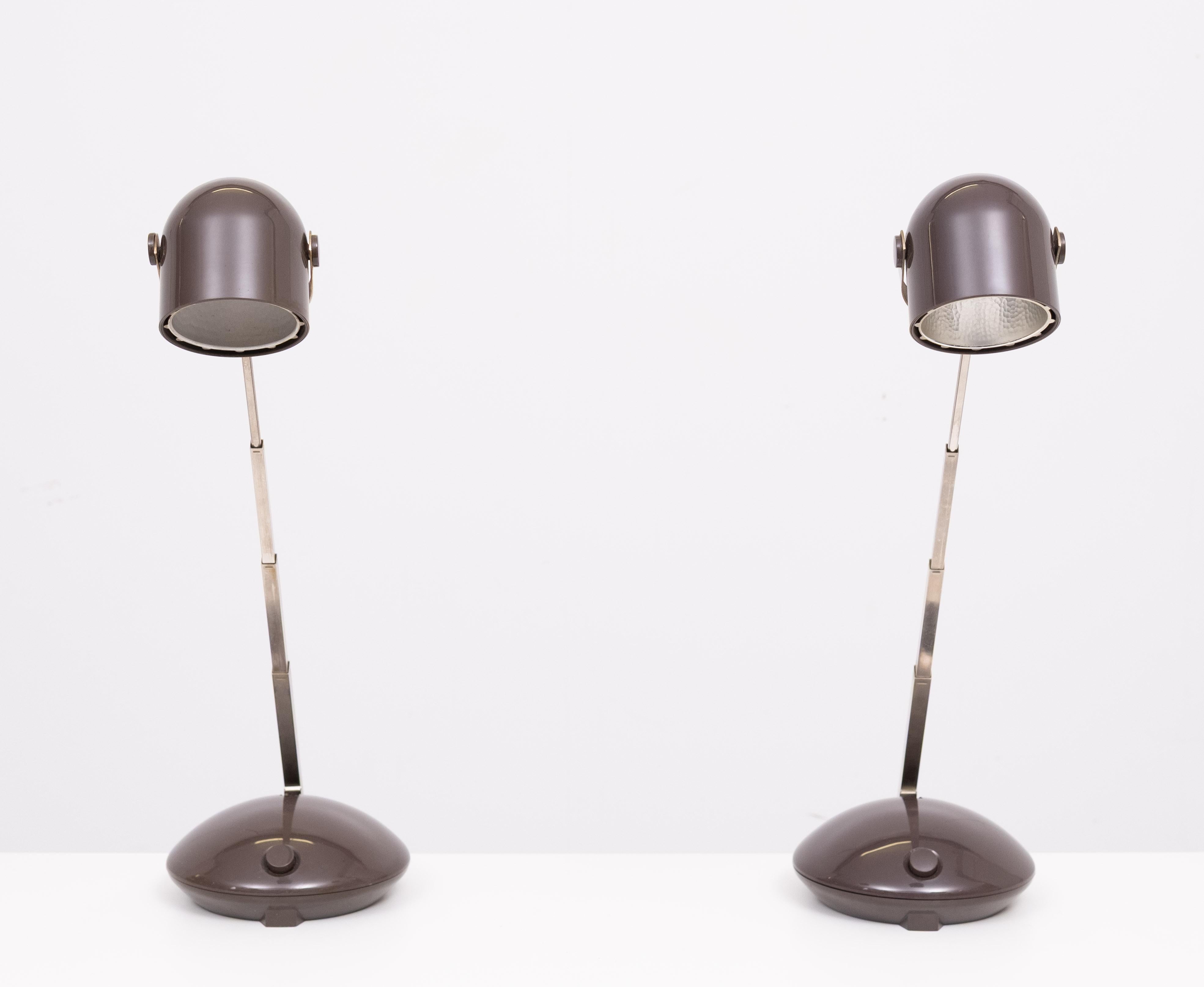 Muy bonito conjunto de telescopio Lámpara de mesa halógena. Marrón Moca .
Halógeno . buen estado . Fabricado por Eichhoff  1970s 